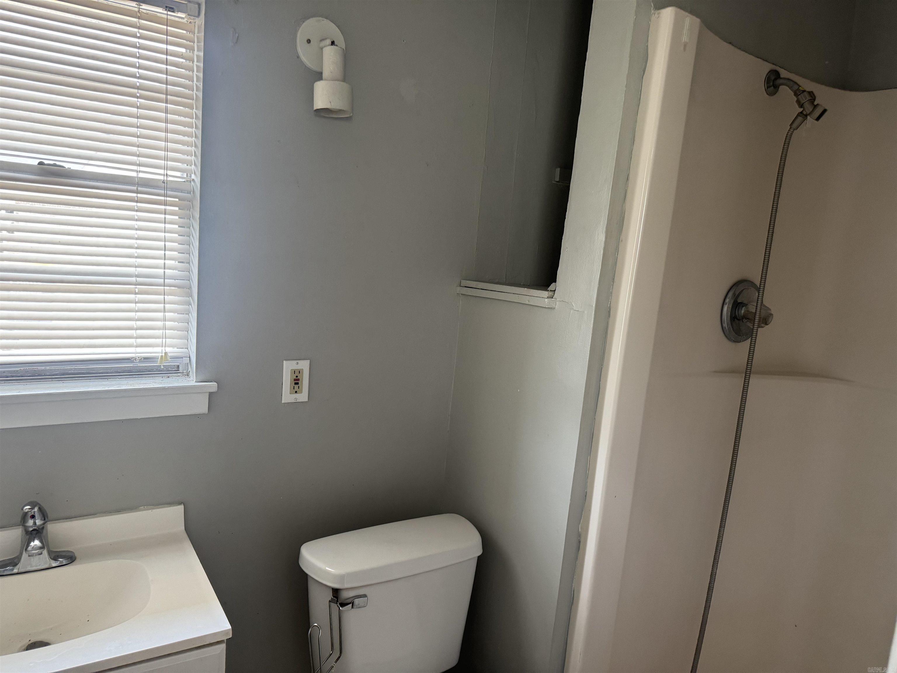 105 W 37th Property Photo 14
