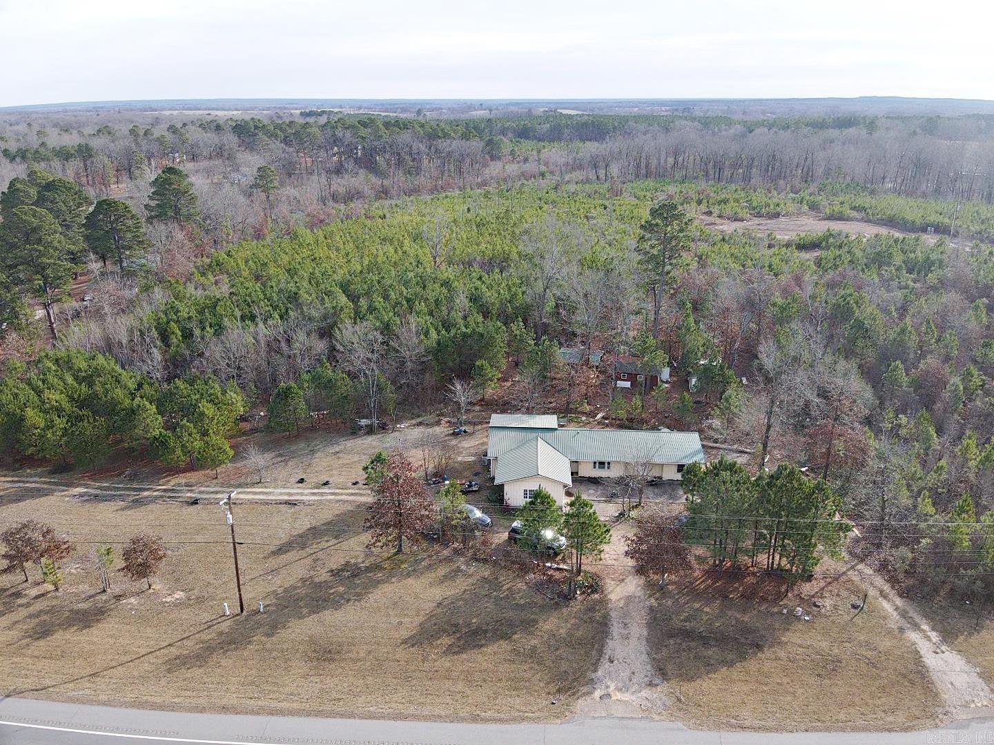 3506 S 67 Highway Property Photo 3