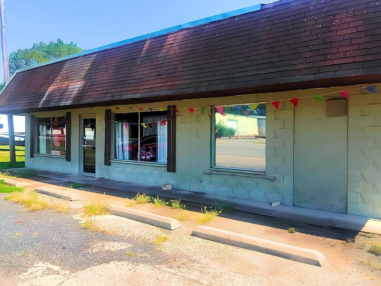 715 W Main St Highway Property Photo 1