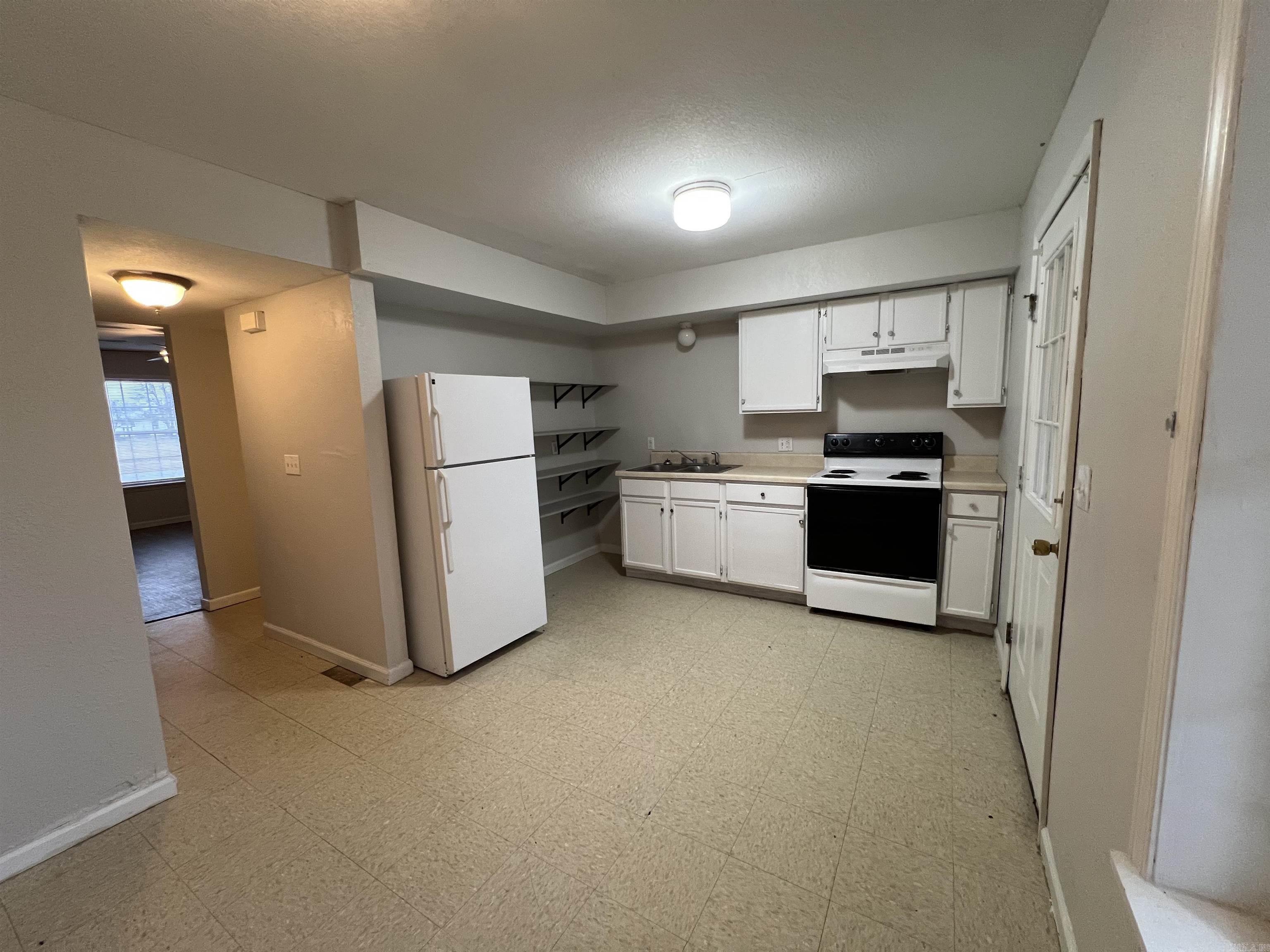 927-929 E Margret Property Photo 19