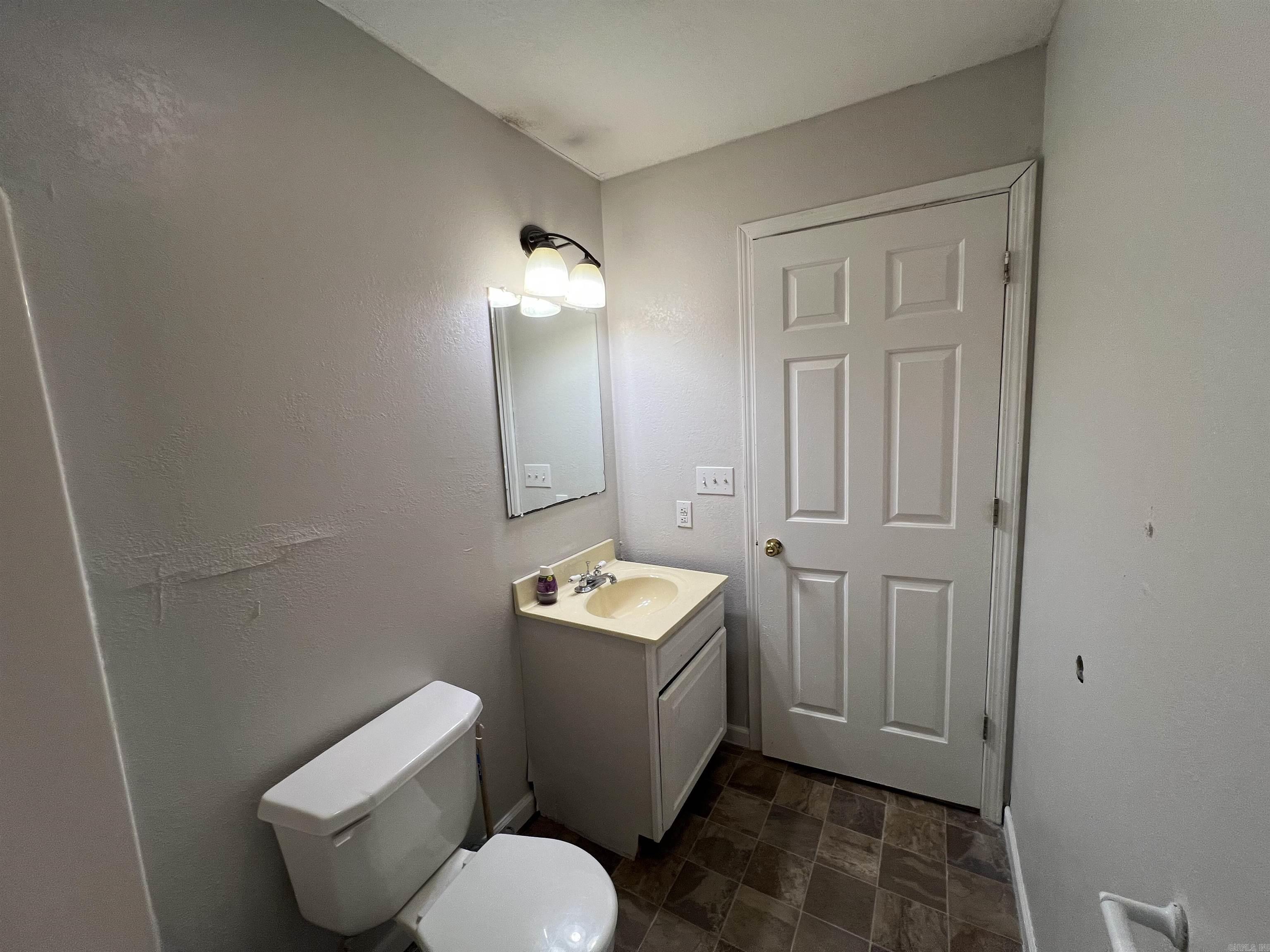 927-929 E Margret Property Photo 27