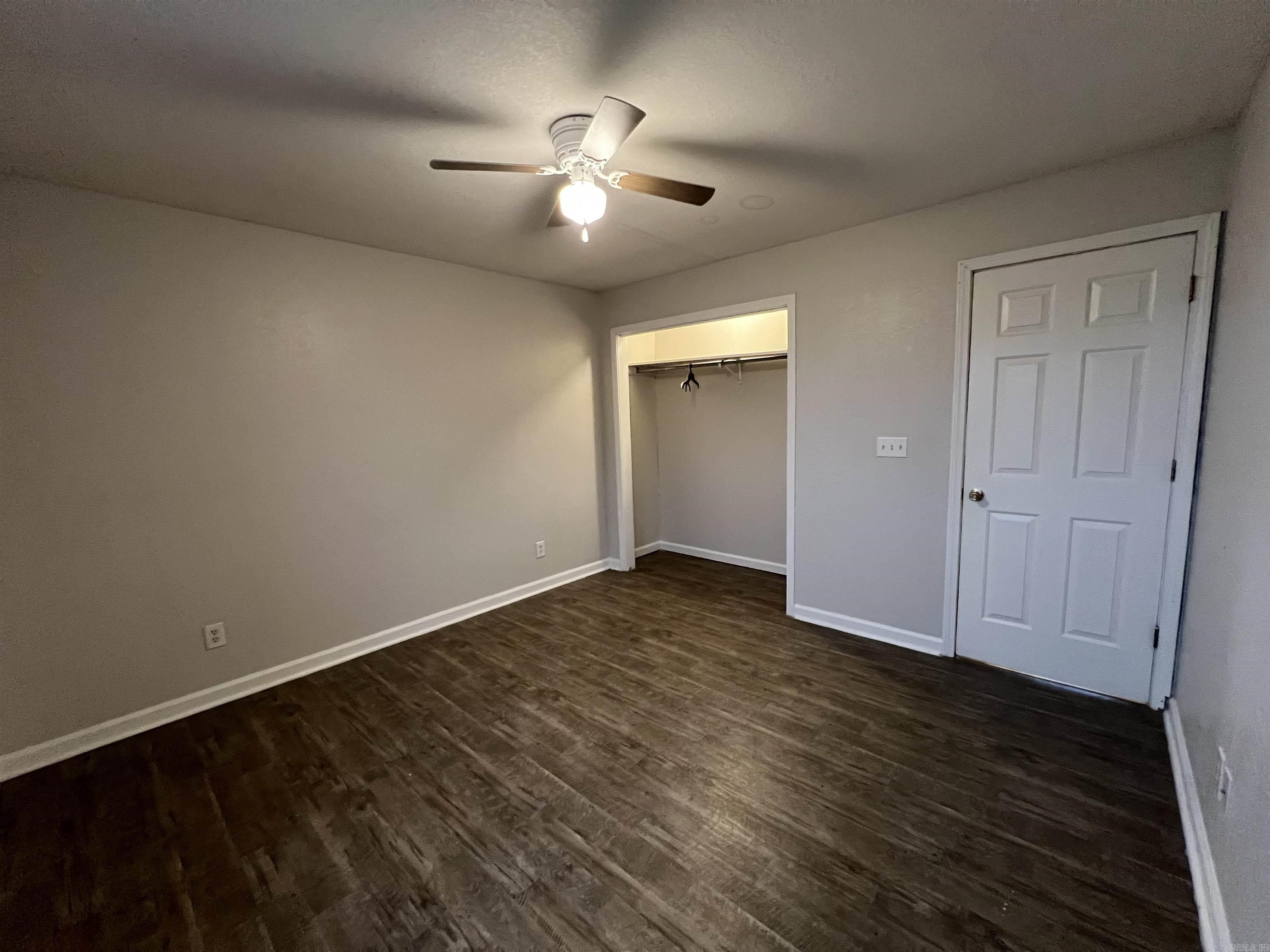 927-929 E Margret Property Photo 31