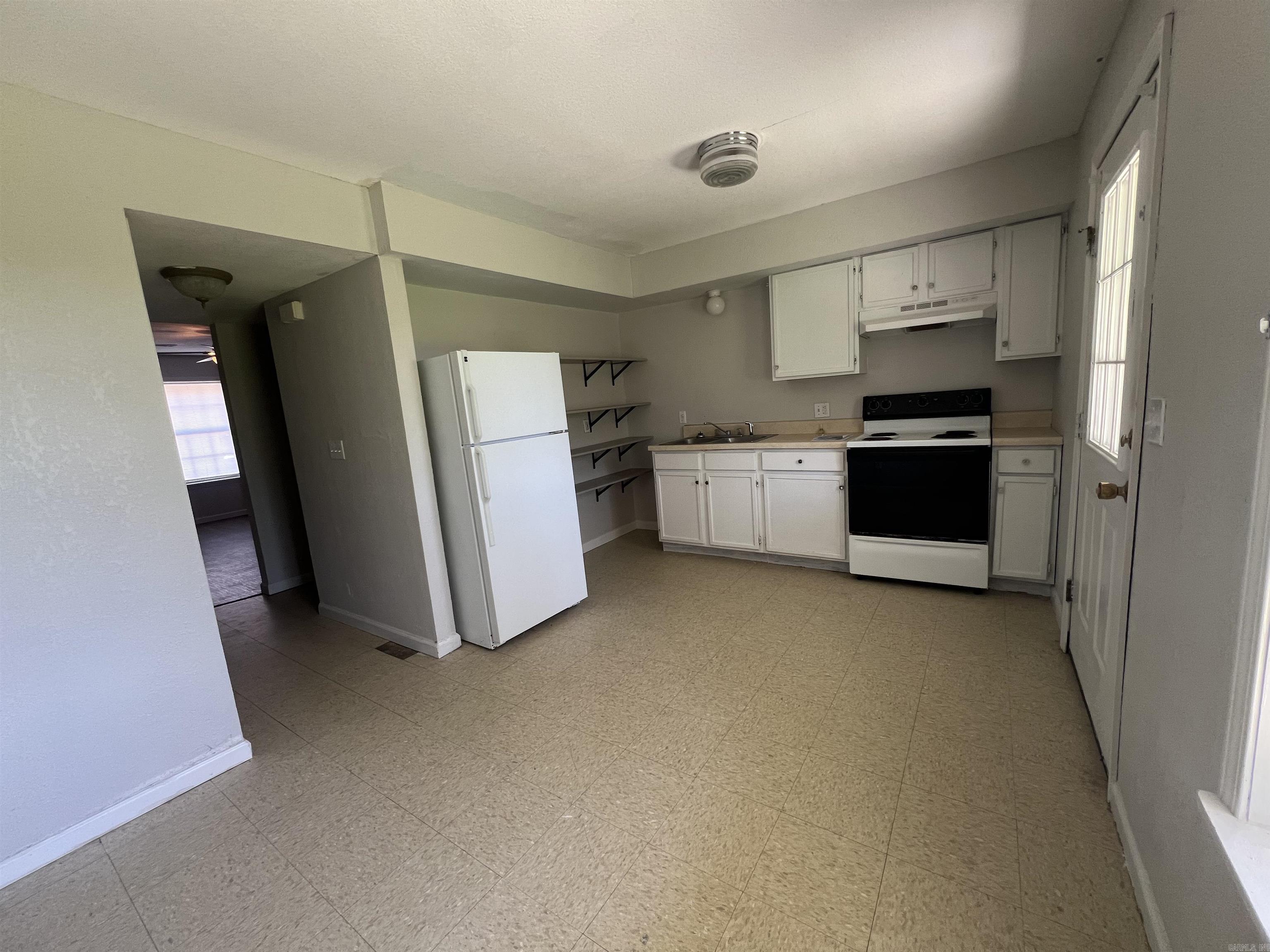 927-929 E Margret Property Photo 36