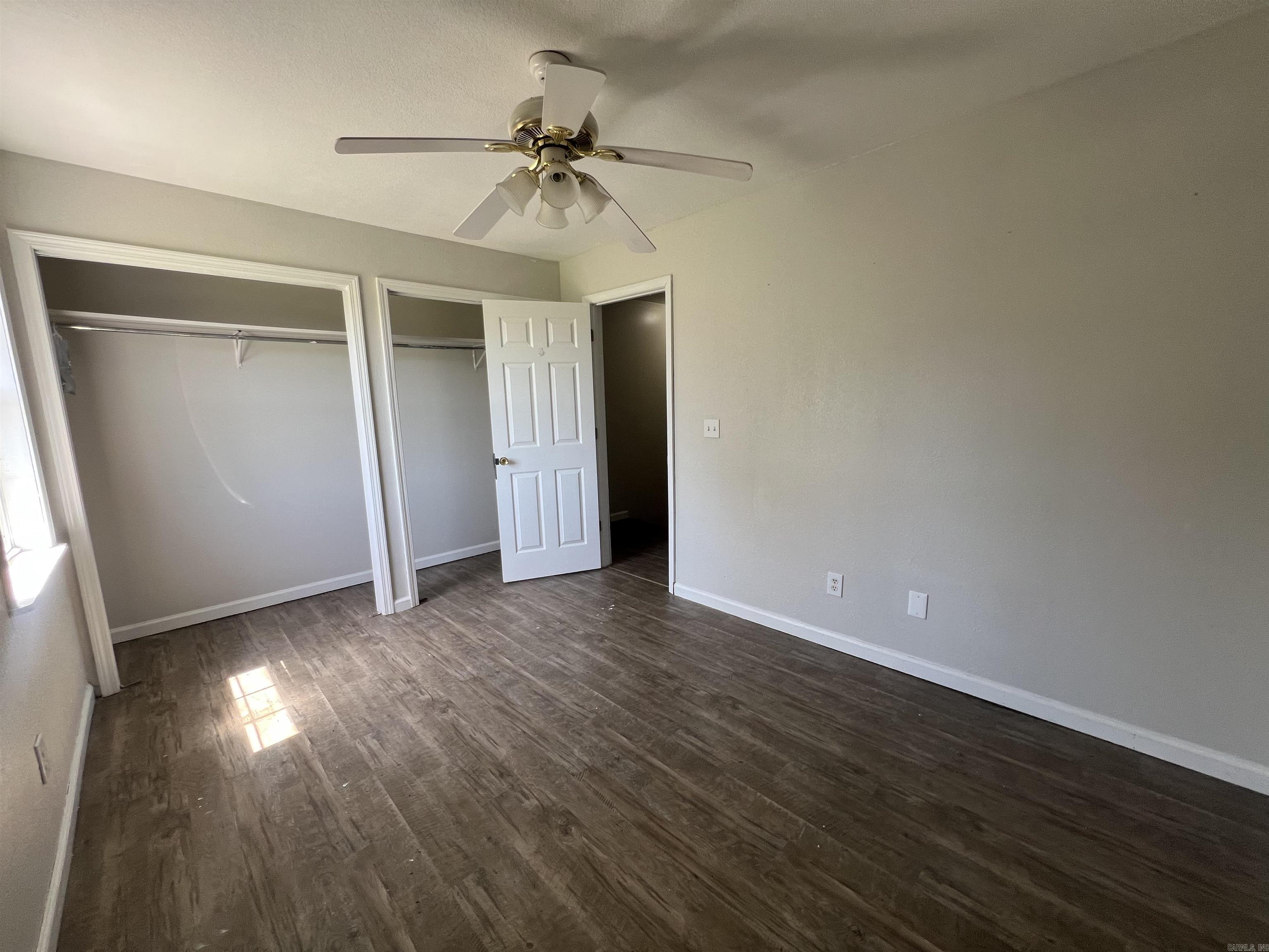927-929 E Margret Property Photo 39