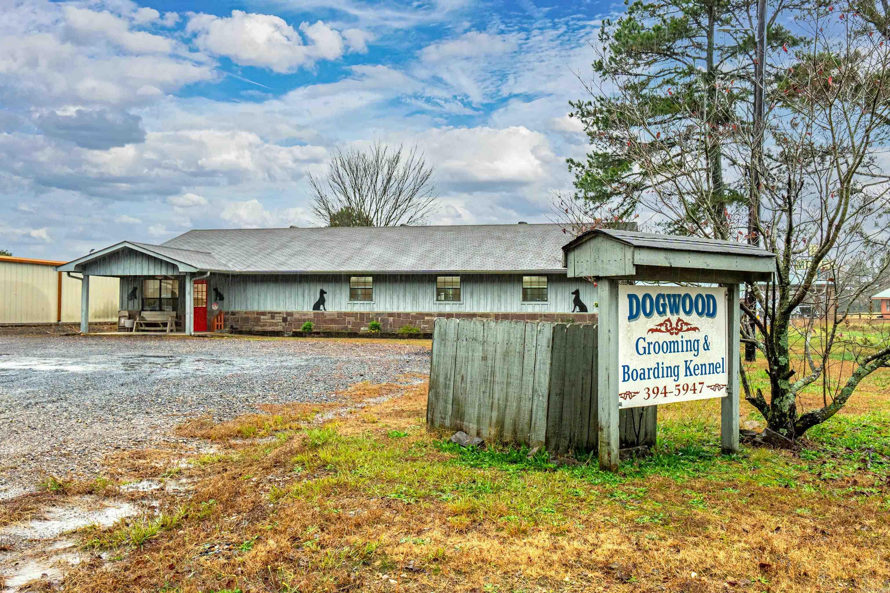 2303 Fairgrounds Road Property Photo 1