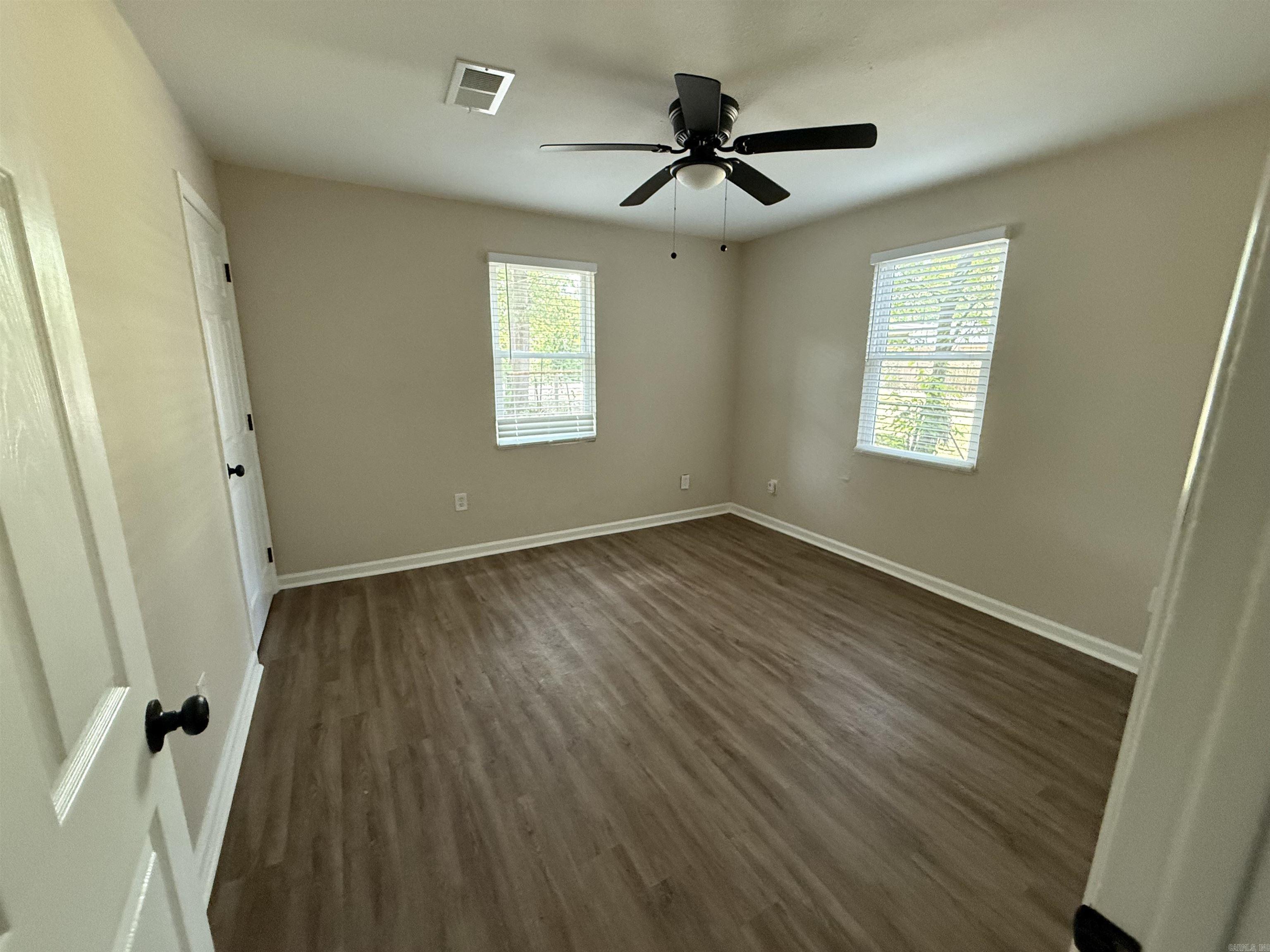 2501 S Pine Street Property Photo 6