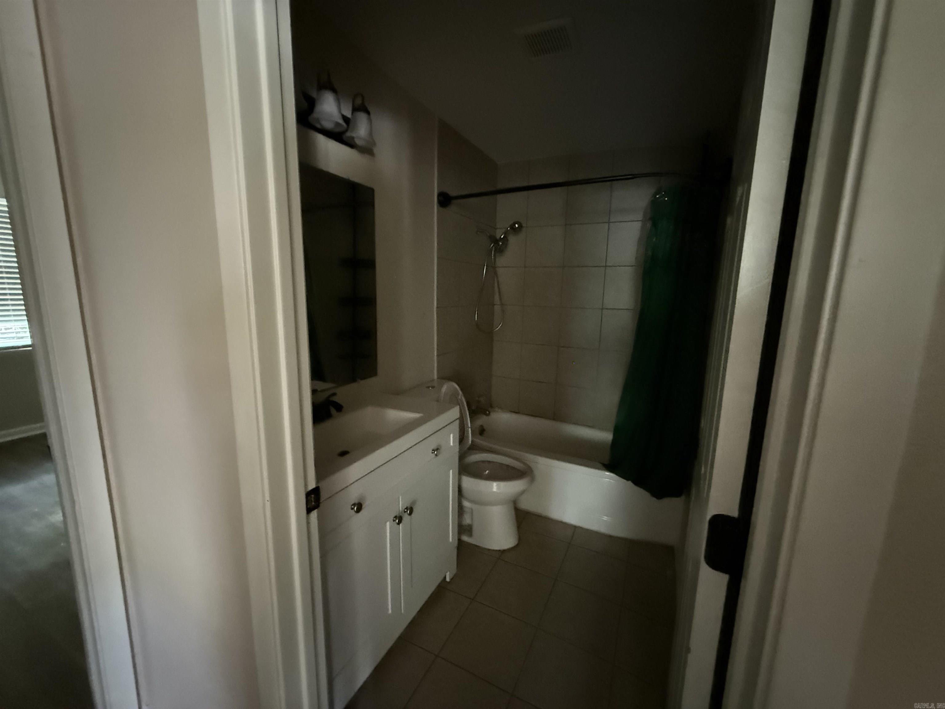 2501 S Pine Street Property Photo 7