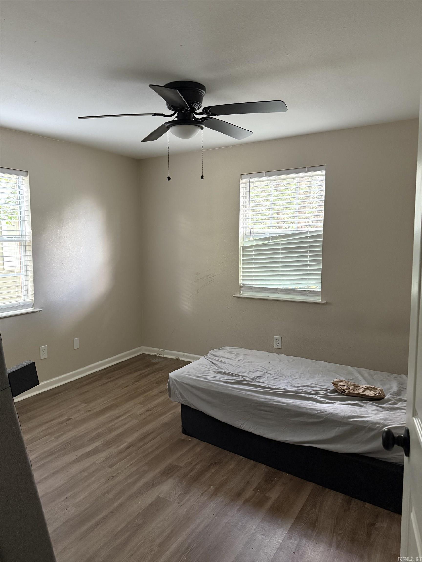2501 S Pine Street Property Photo 8