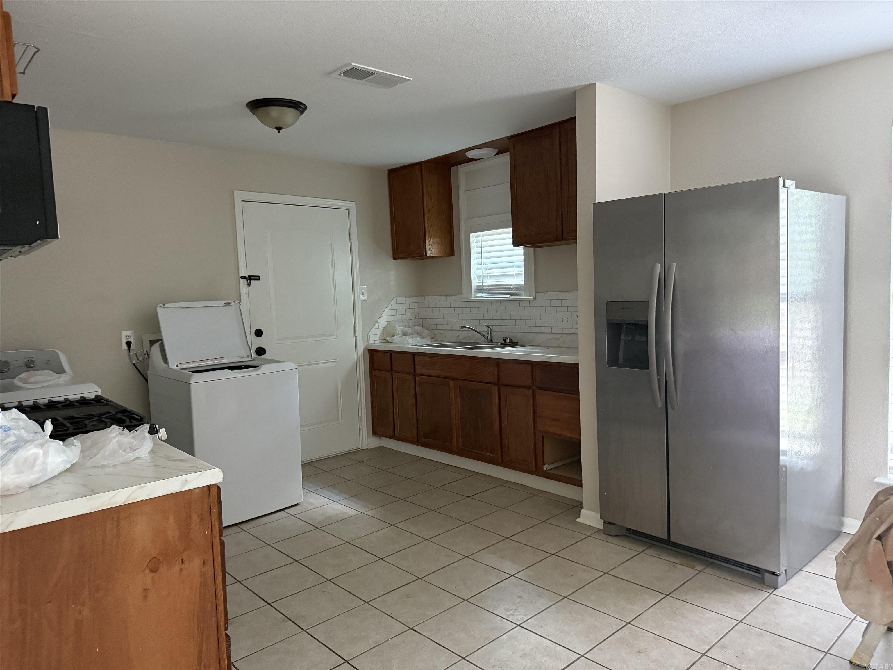 2501 S Pine Street Property Photo 10