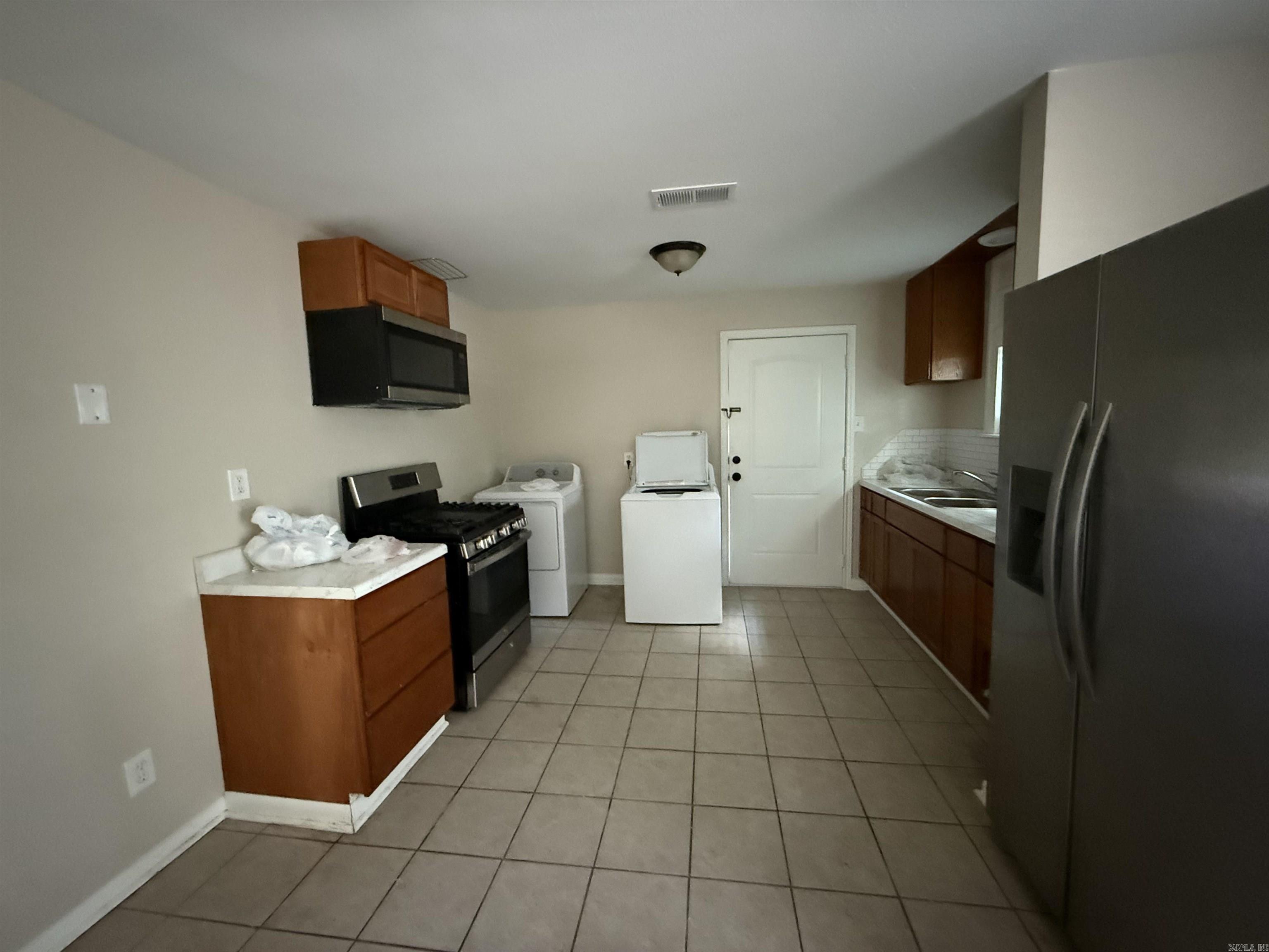 2501 S Pine Street Property Photo 12