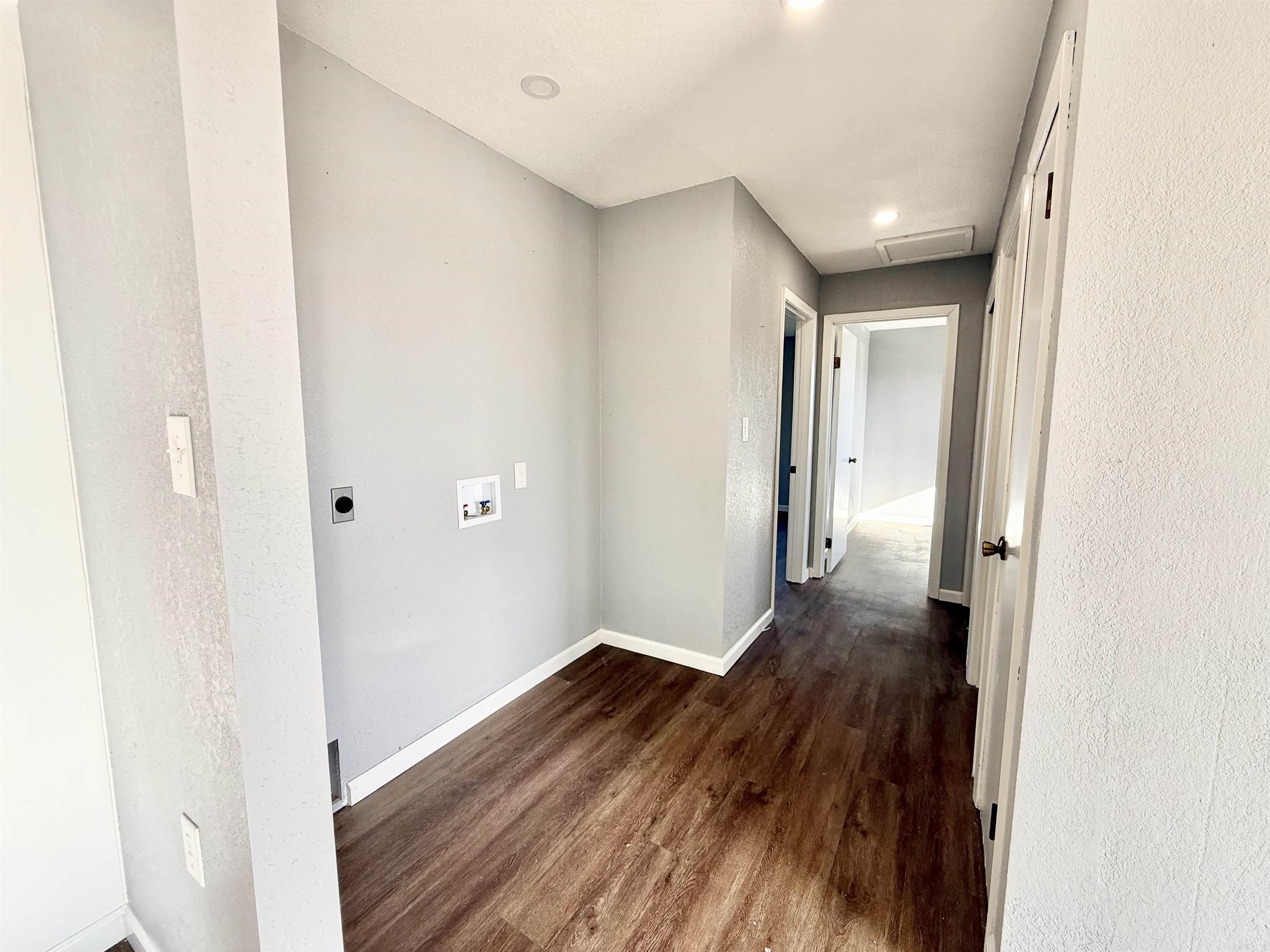 303 Nw Third Street Property Photo 4