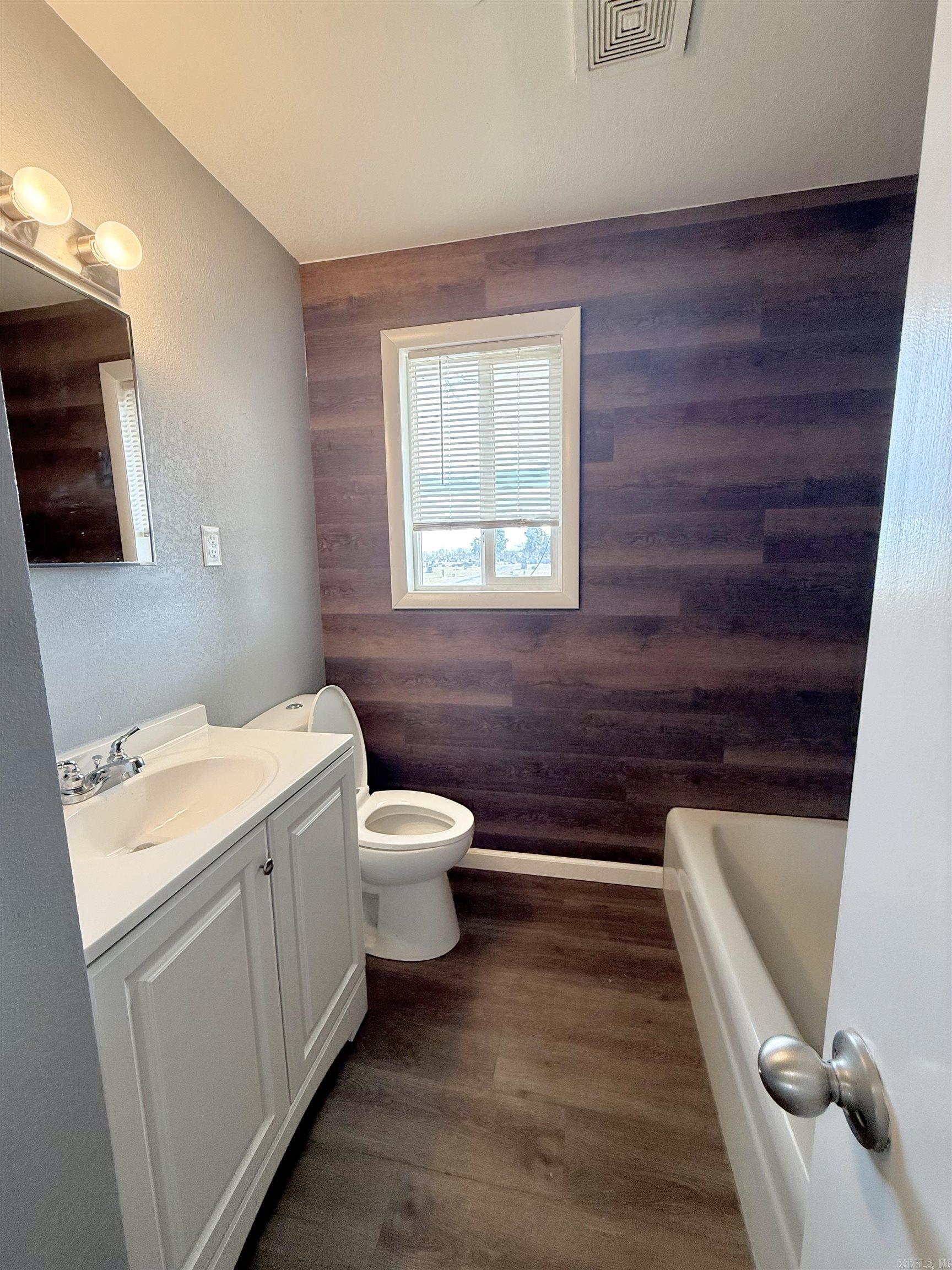 303 Nw Third Street Property Photo 5