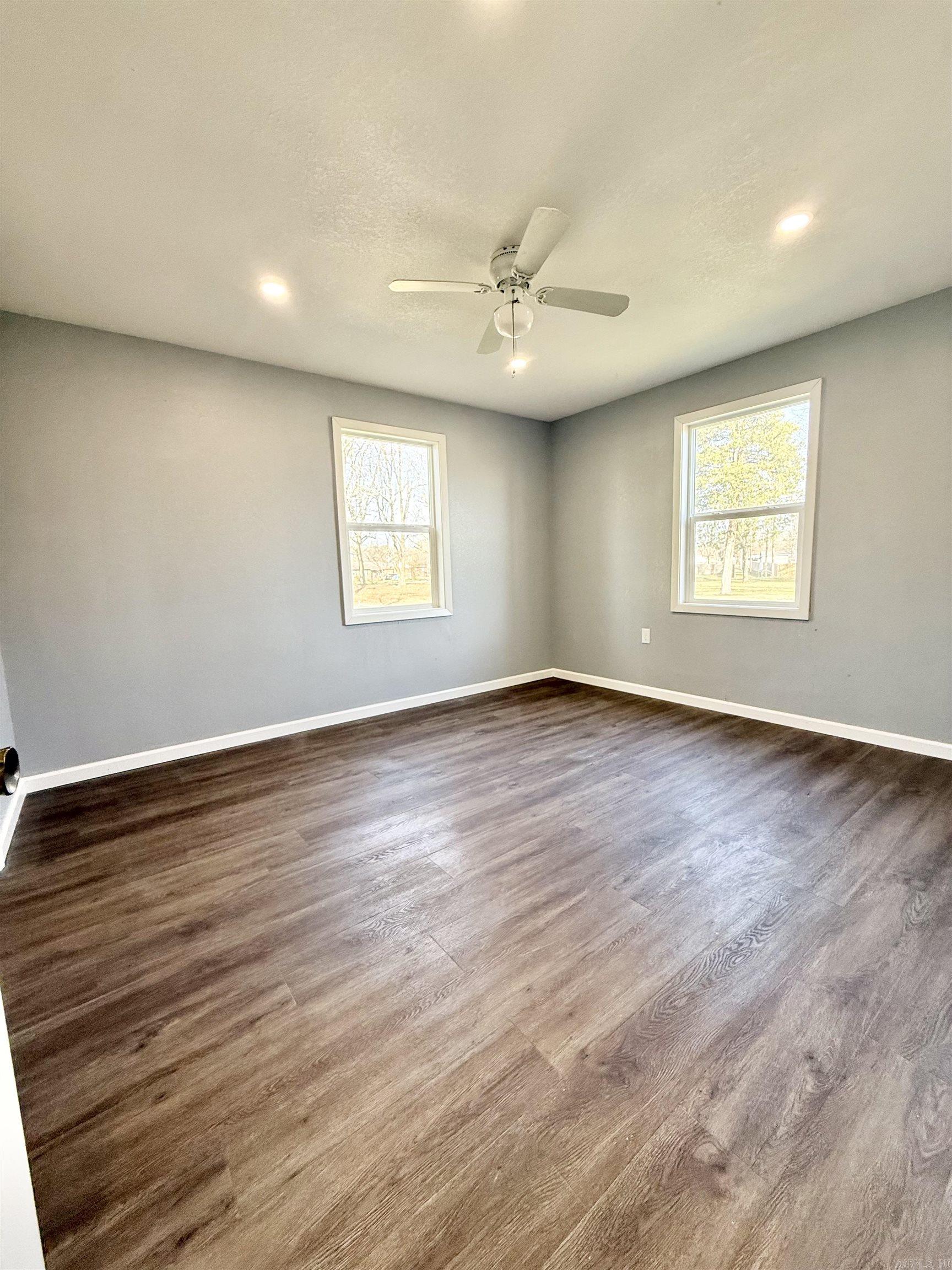 303 Nw Third Street Property Photo 9
