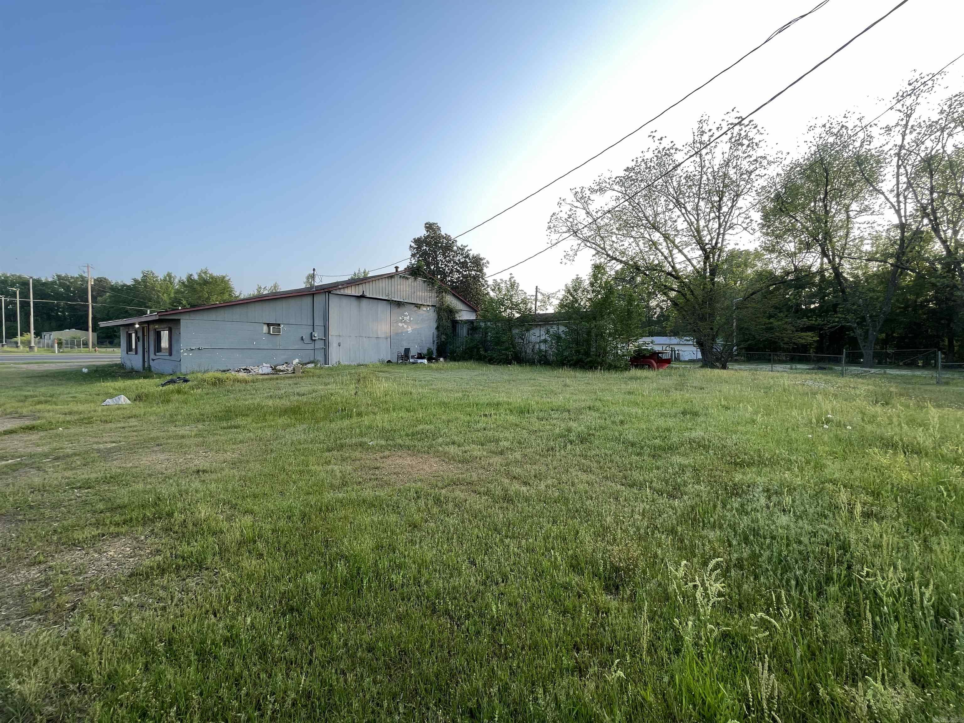 2000 California Ave Property Photo 5