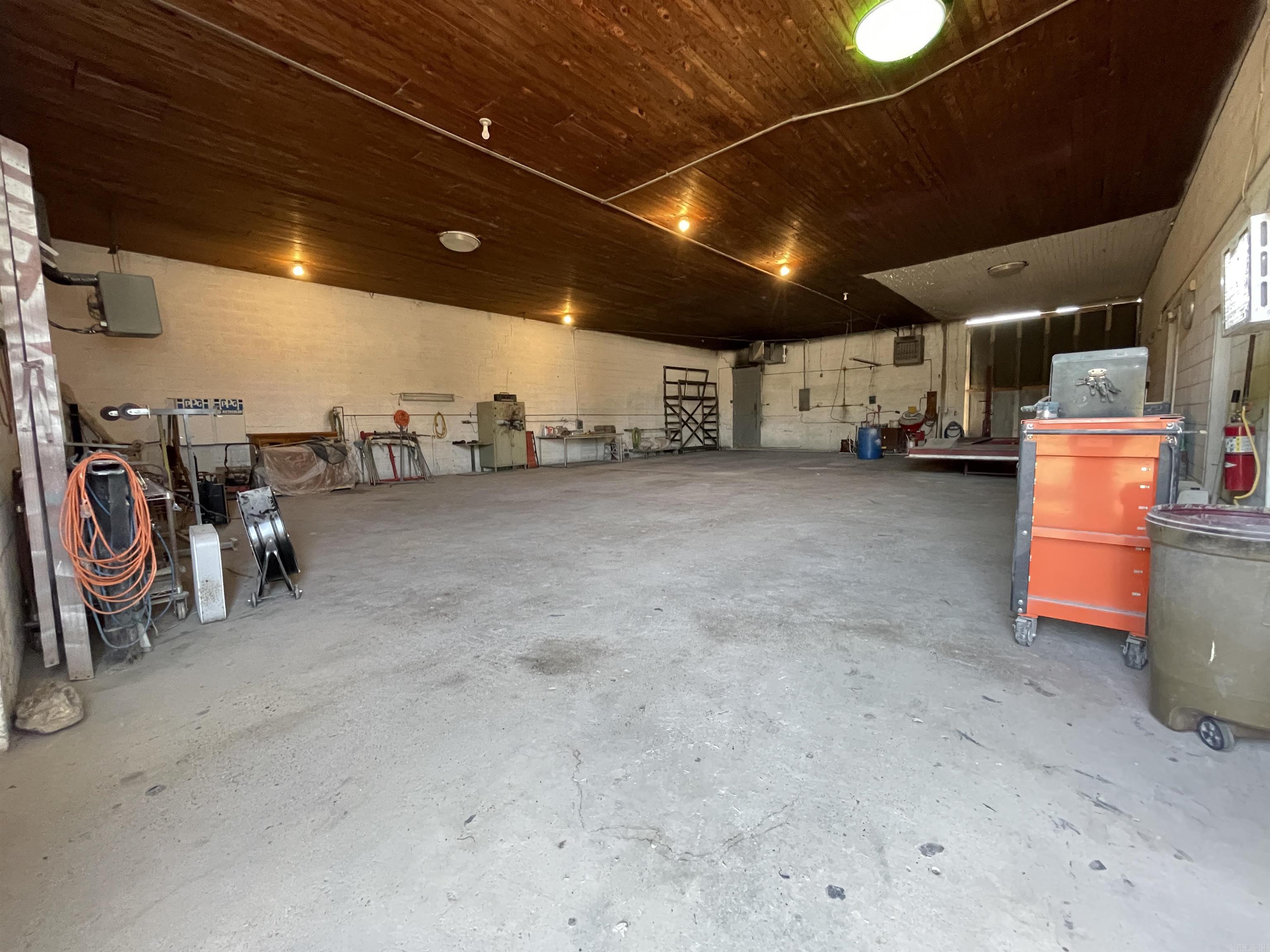 2000 California Ave Property Photo 8