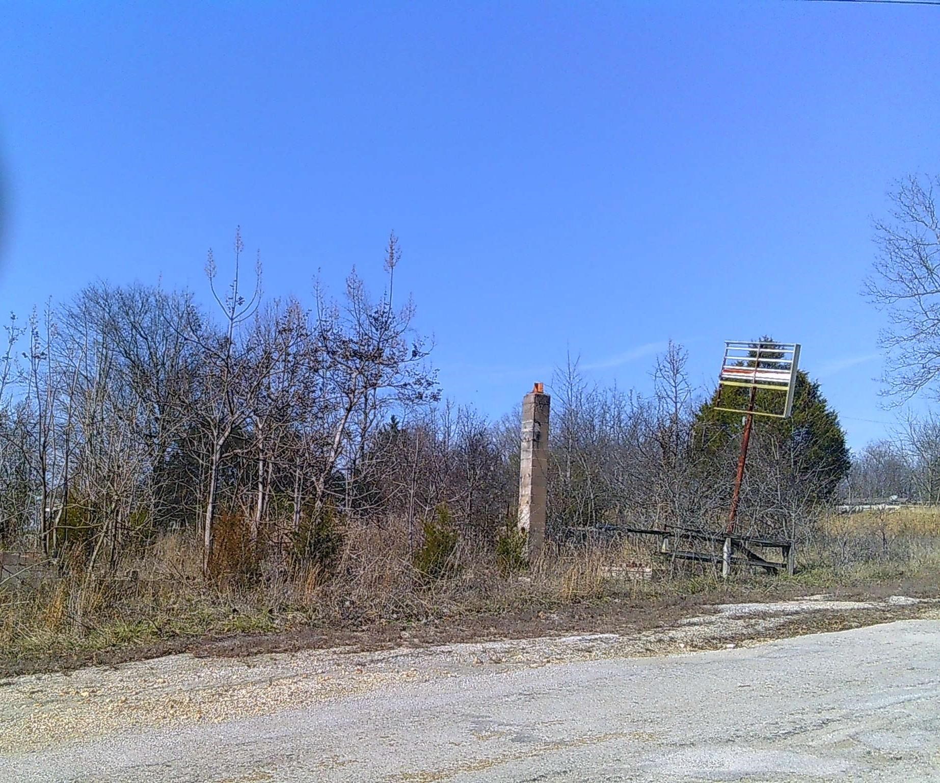 1942 Hwy 63 E Property Photo 4