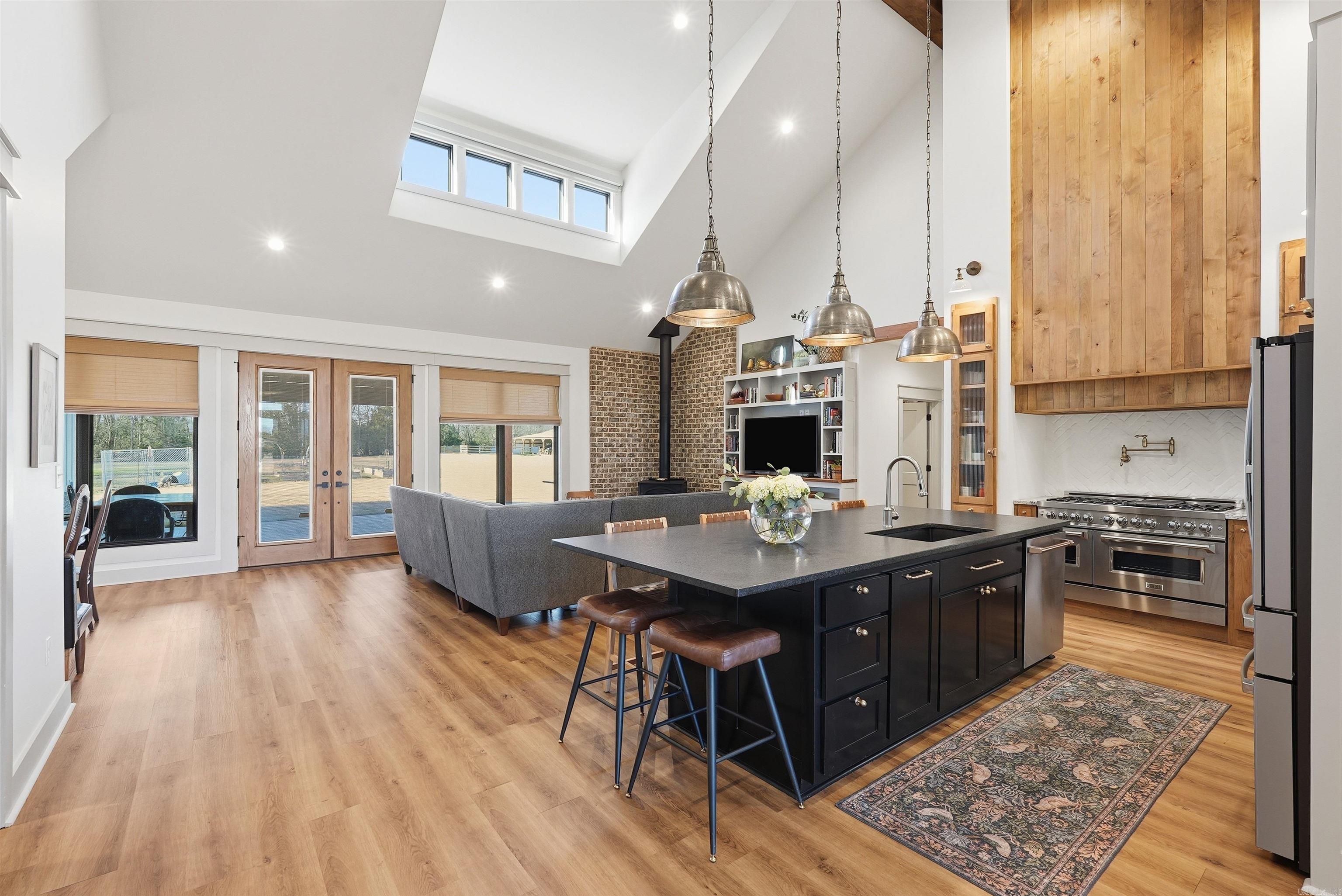 24 Downwind Avenue Property Photo 8