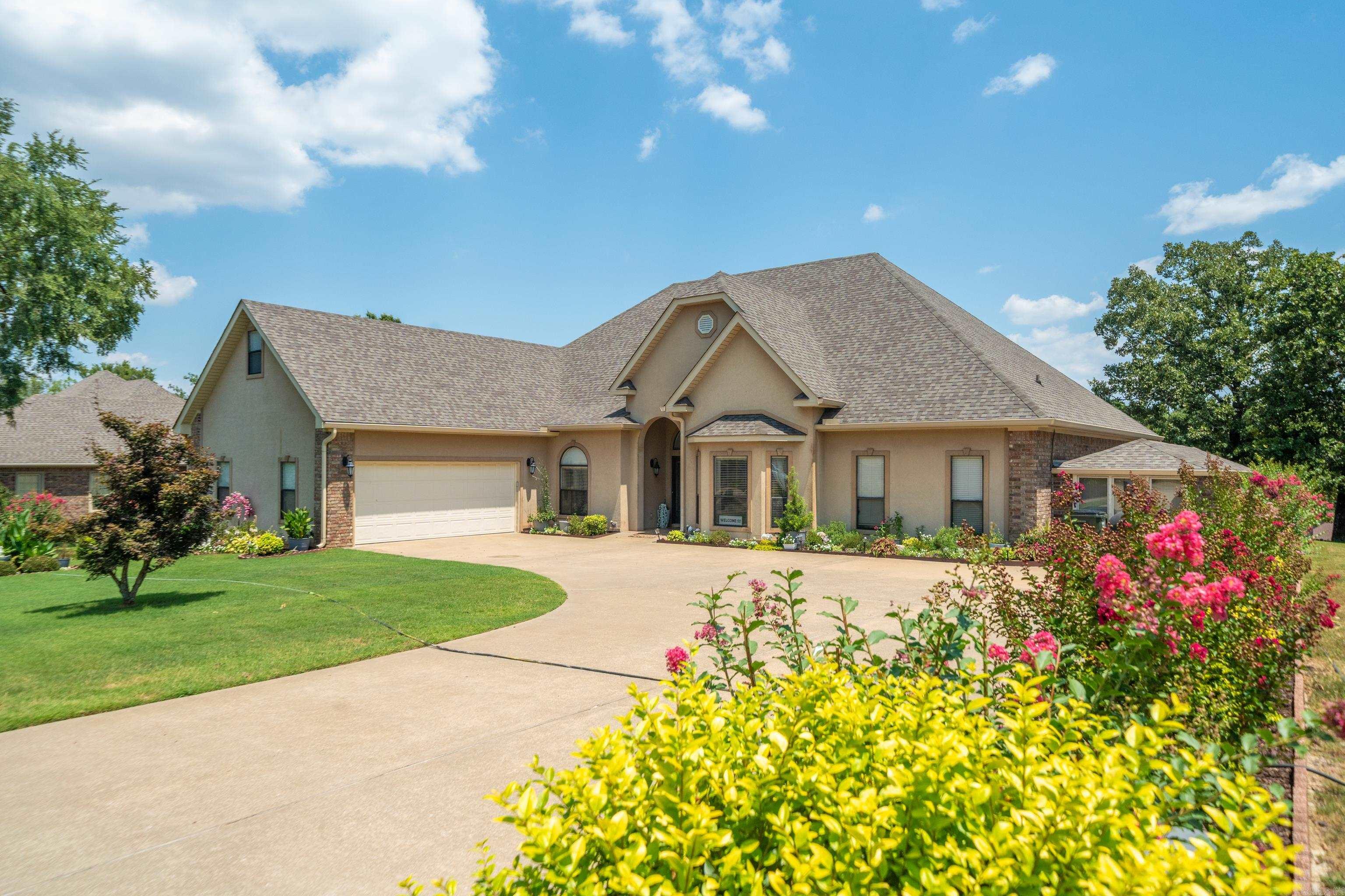 205 Trabecca Circle Property Photo 1