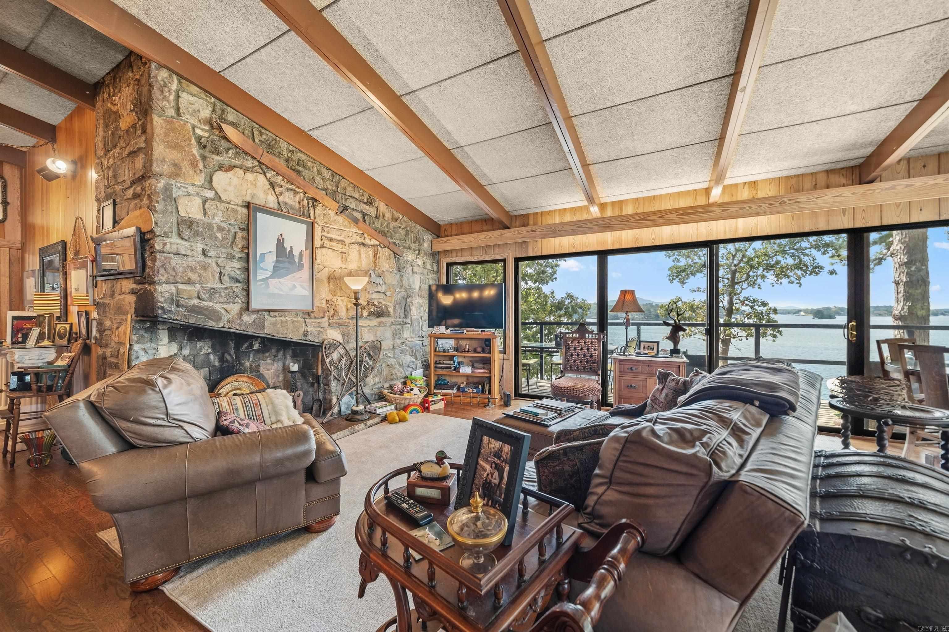 820 Lakeland Pt Property Photo 4