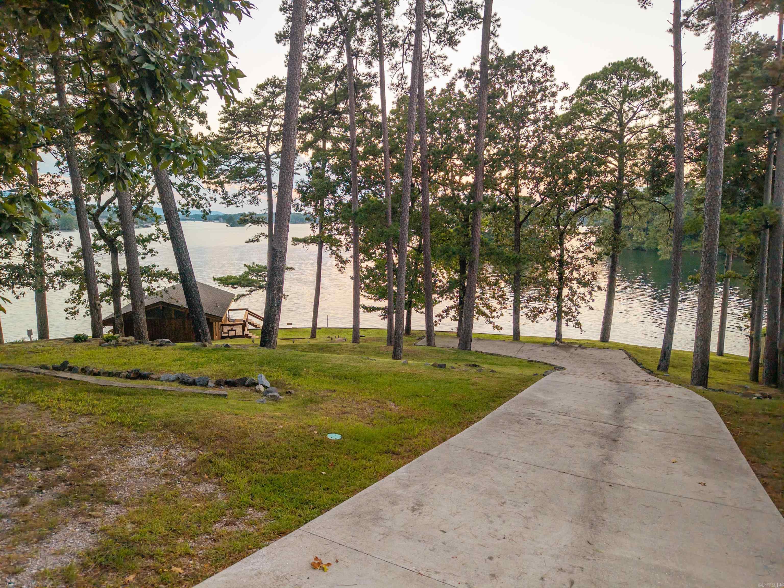 820 Lakeland Pt Property Photo 19