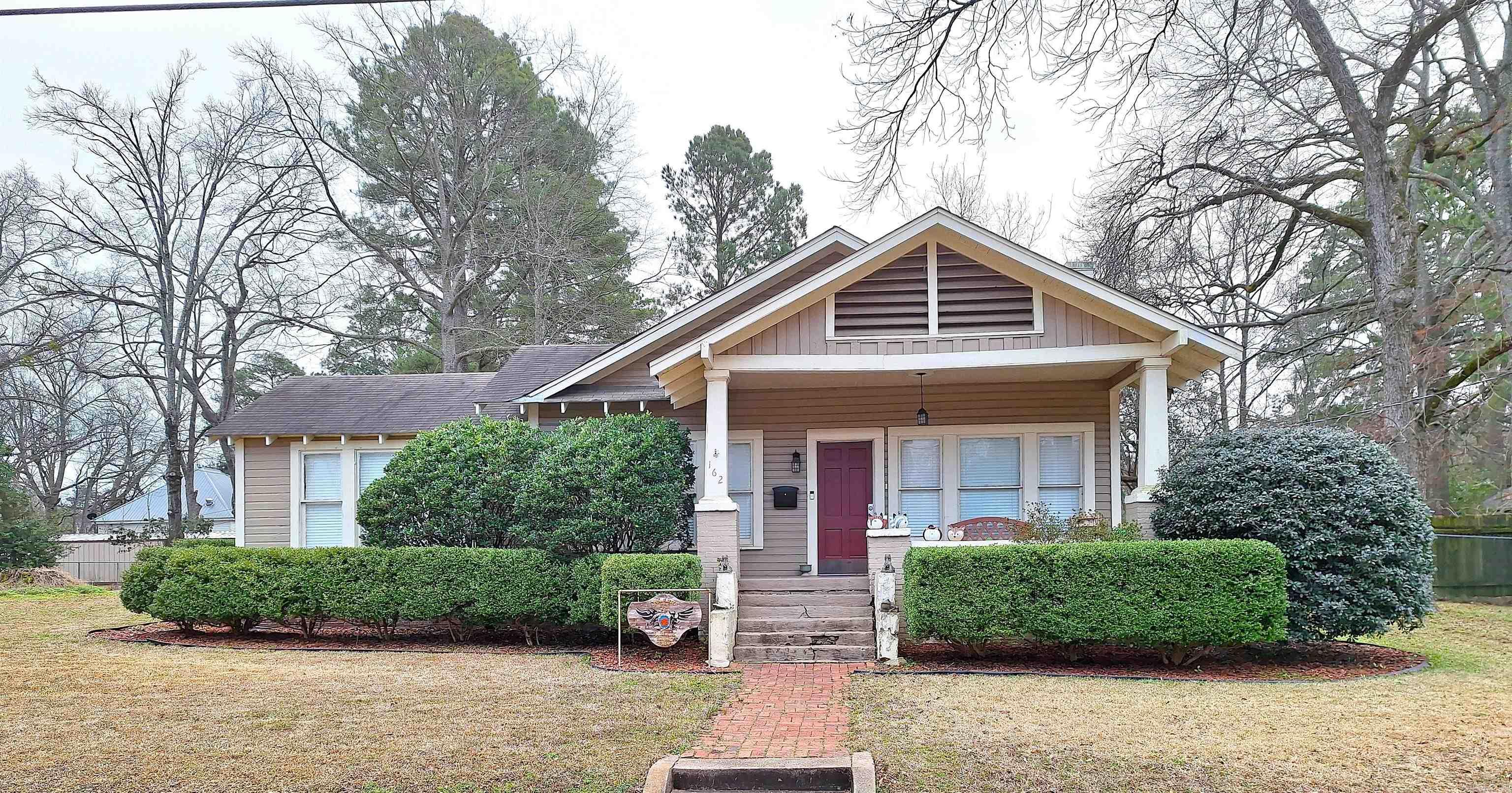 162 E College Avenue Property Photo 1