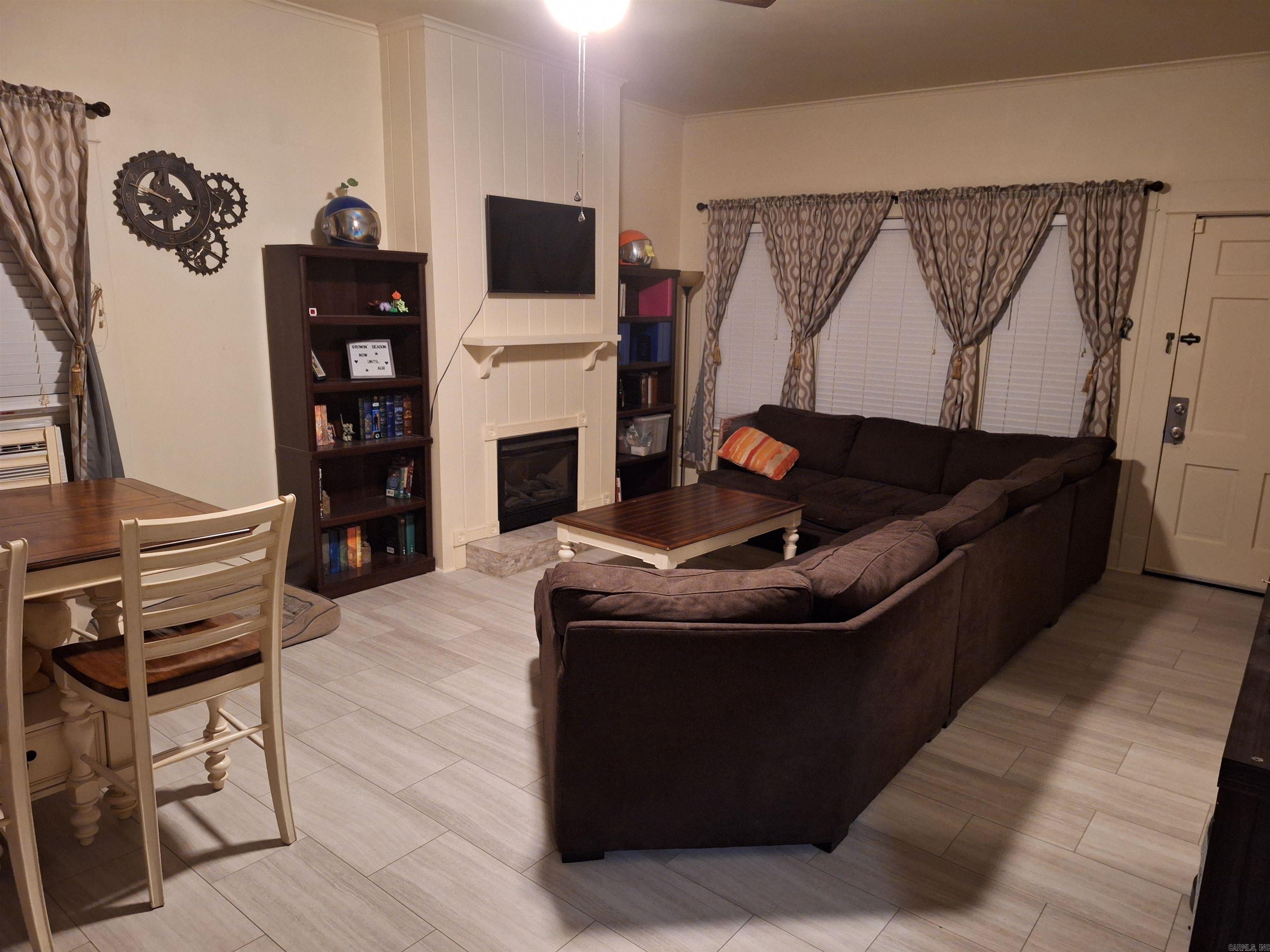 162 E College Avenue Property Photo 4