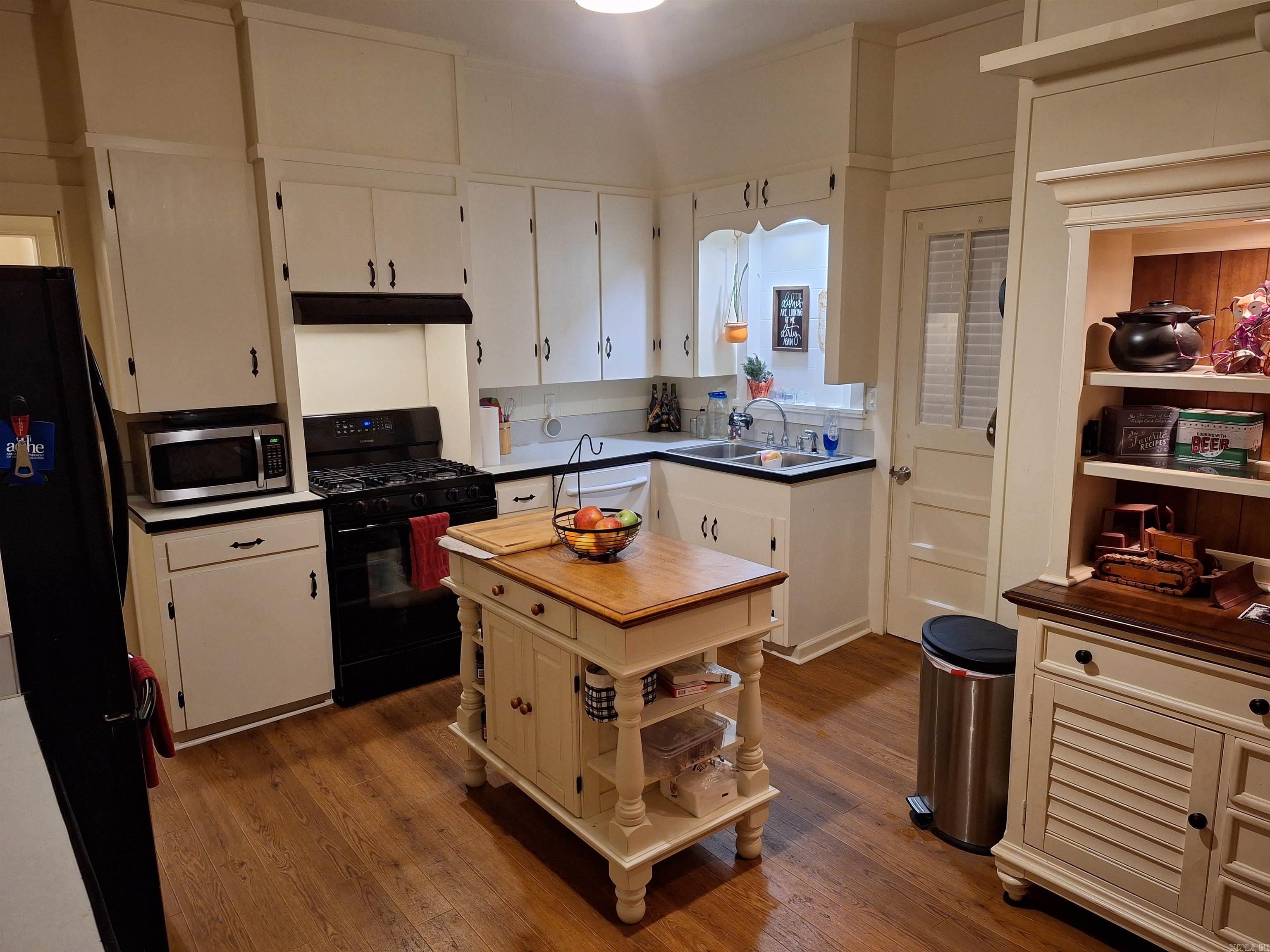 162 E College Avenue Property Photo 5