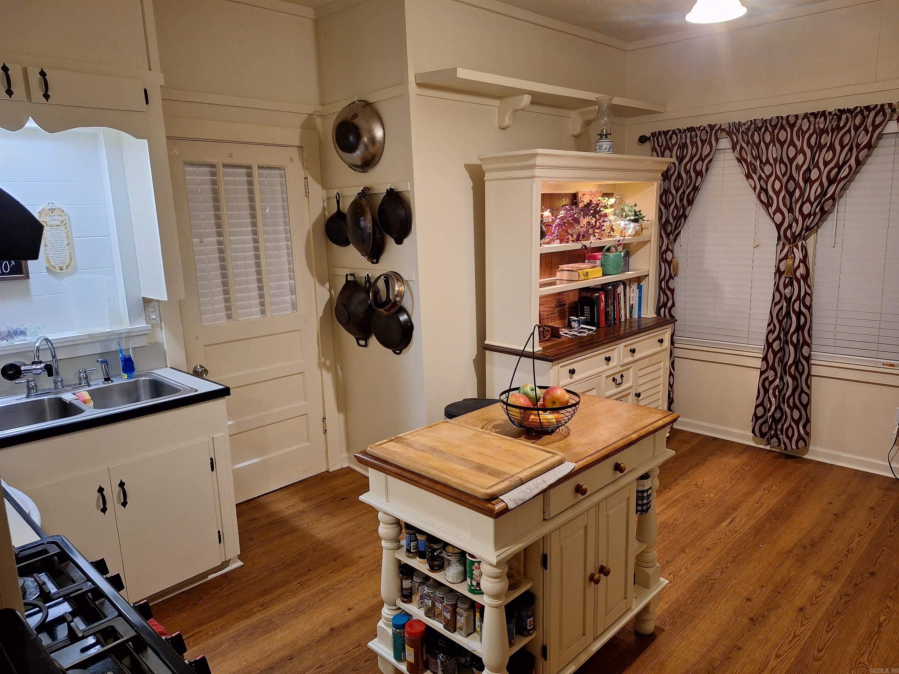162 E College Avenue Property Photo 7