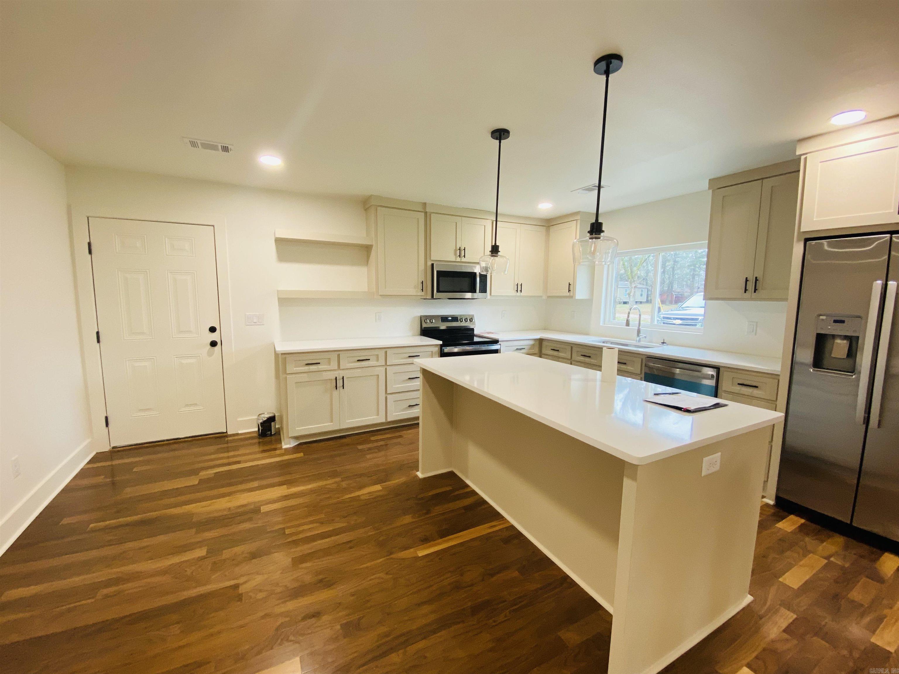 111 Pecan Property Photo 3