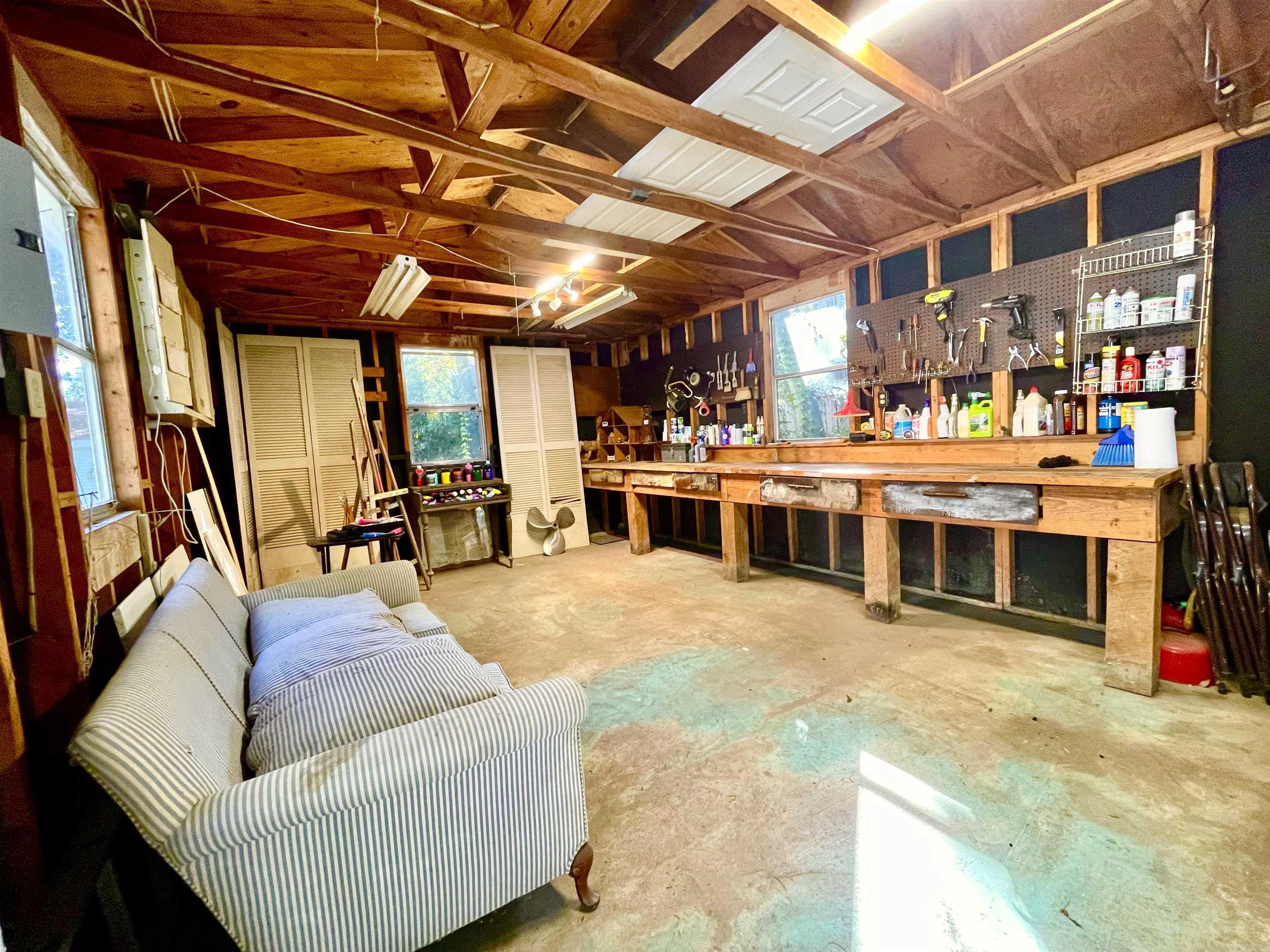 404 N Jackson Street Property Photo 18