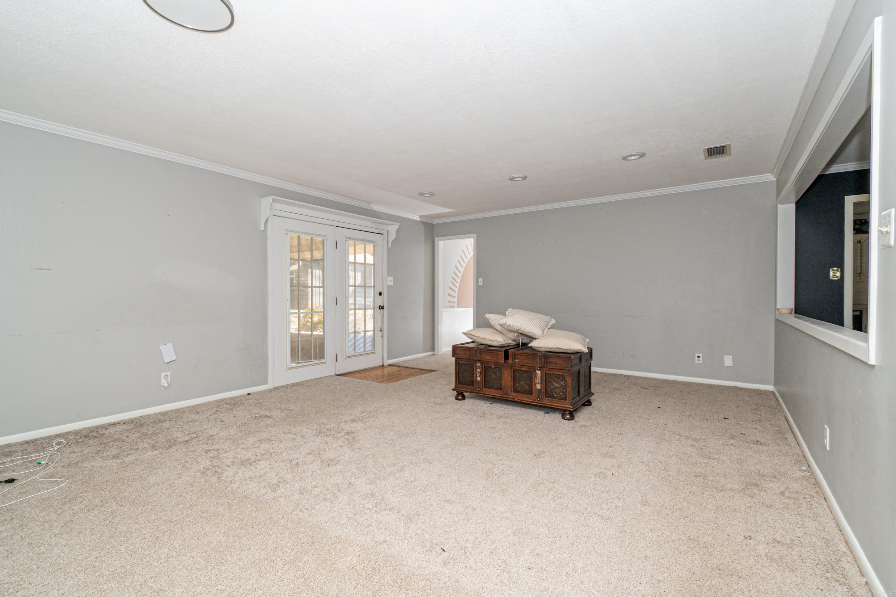 1212 N Main St Property Photo 4