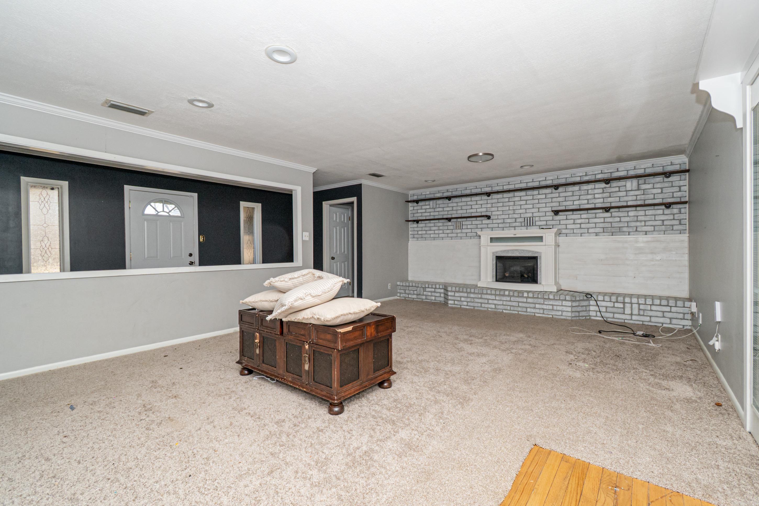 1212 N Main St Property Photo 5