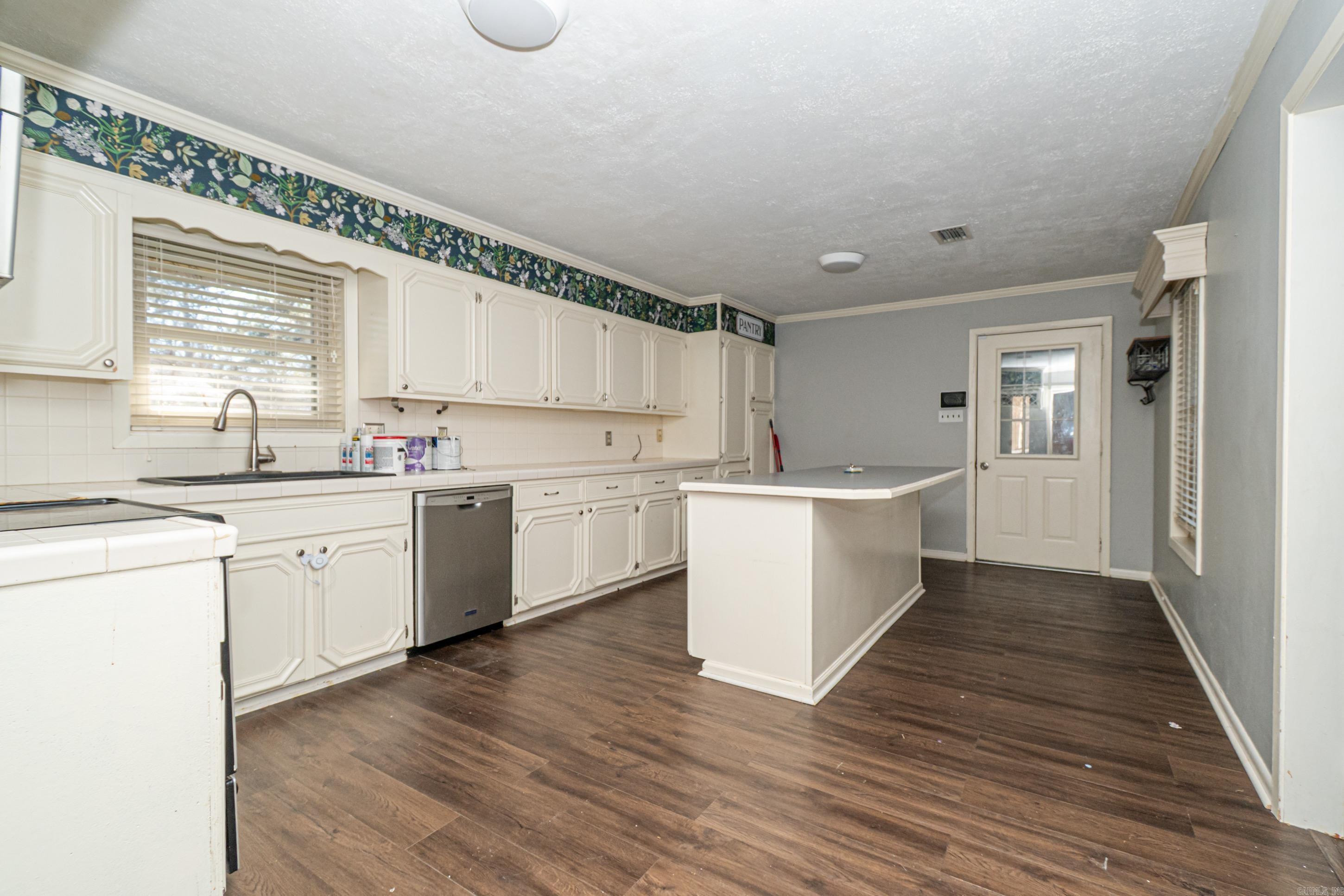 1212 N Main St Property Photo 6