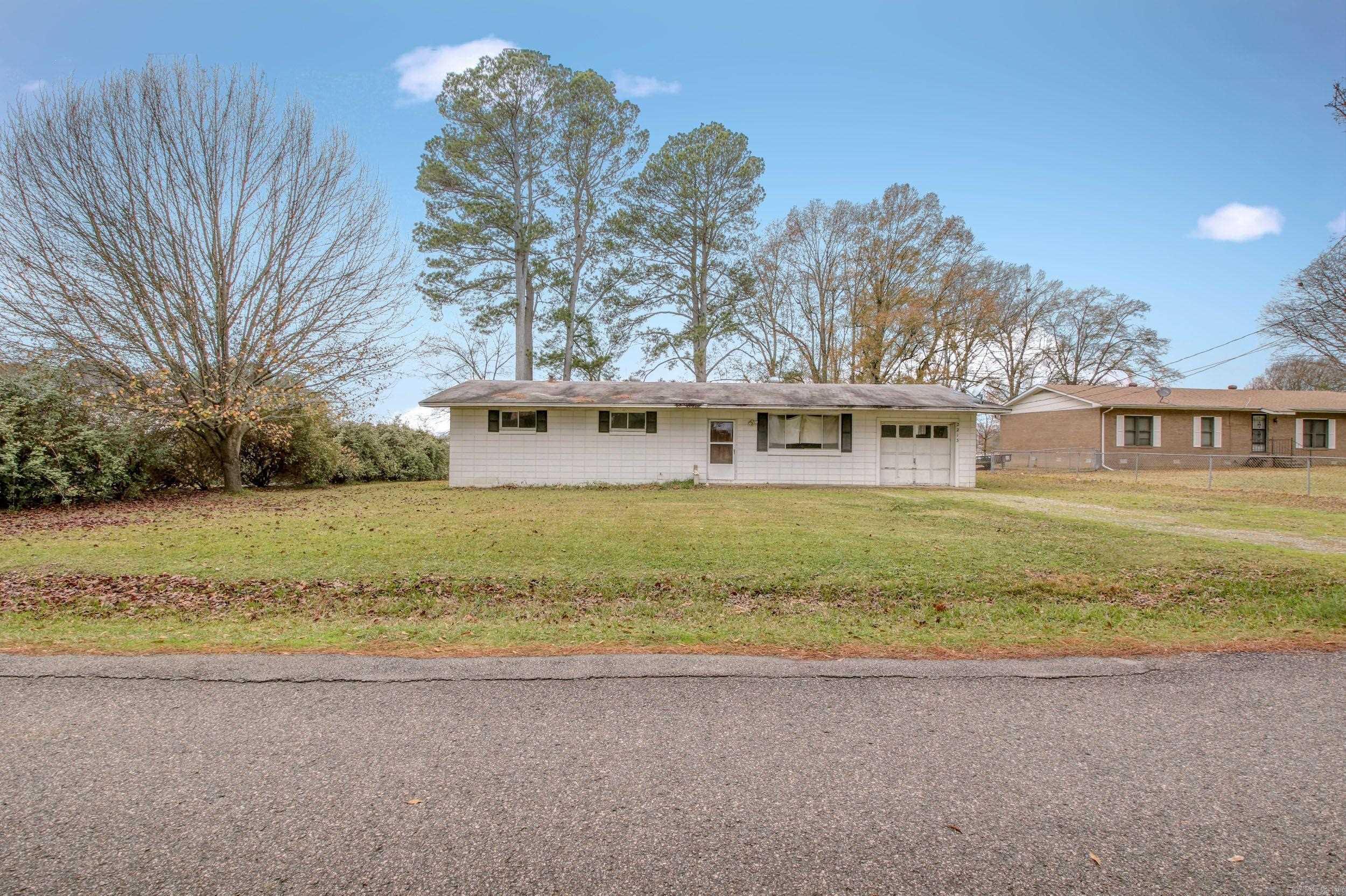 2213 Brandon Road Property Photo 2