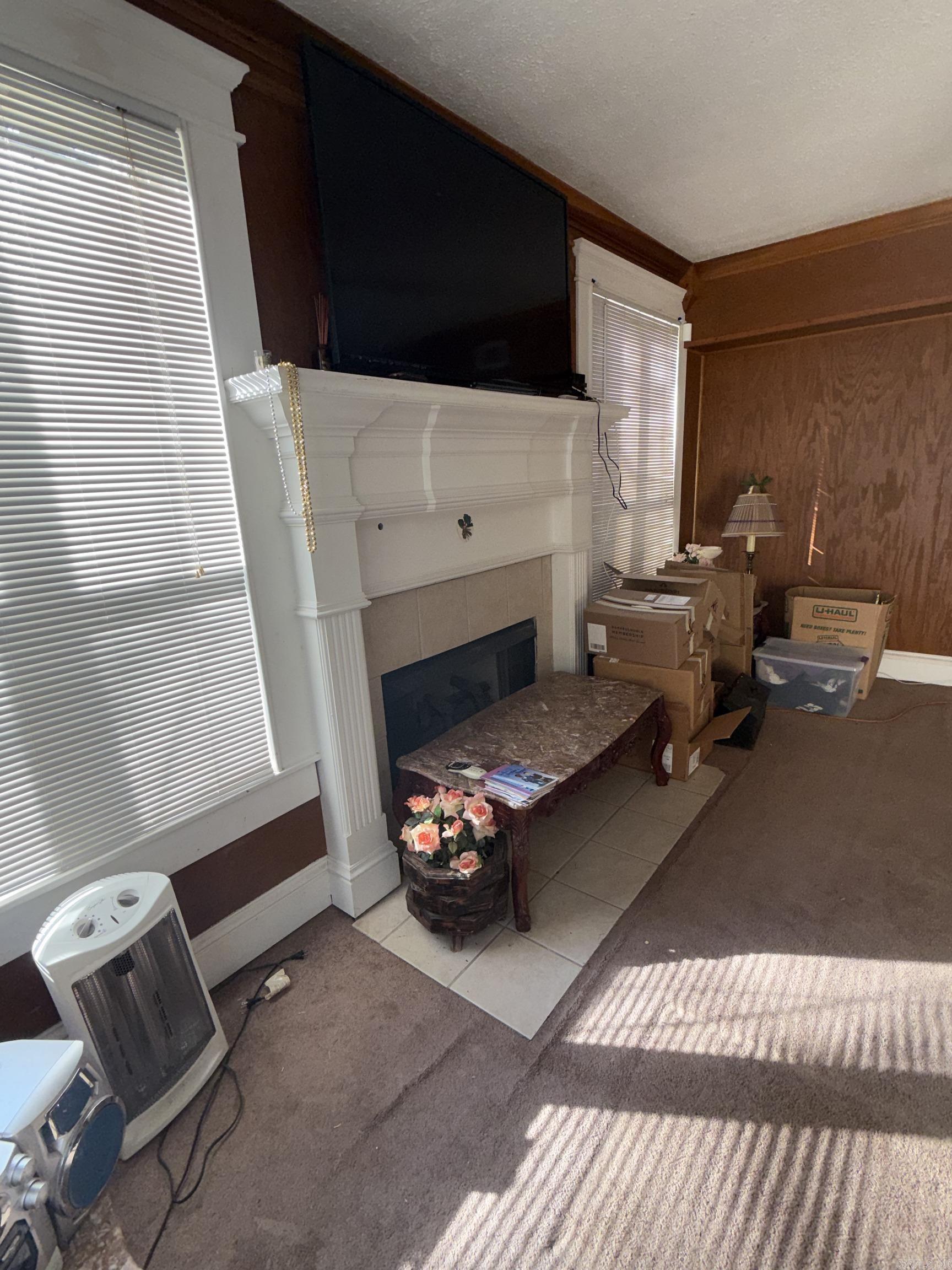 904 S Oak Property Photo 3