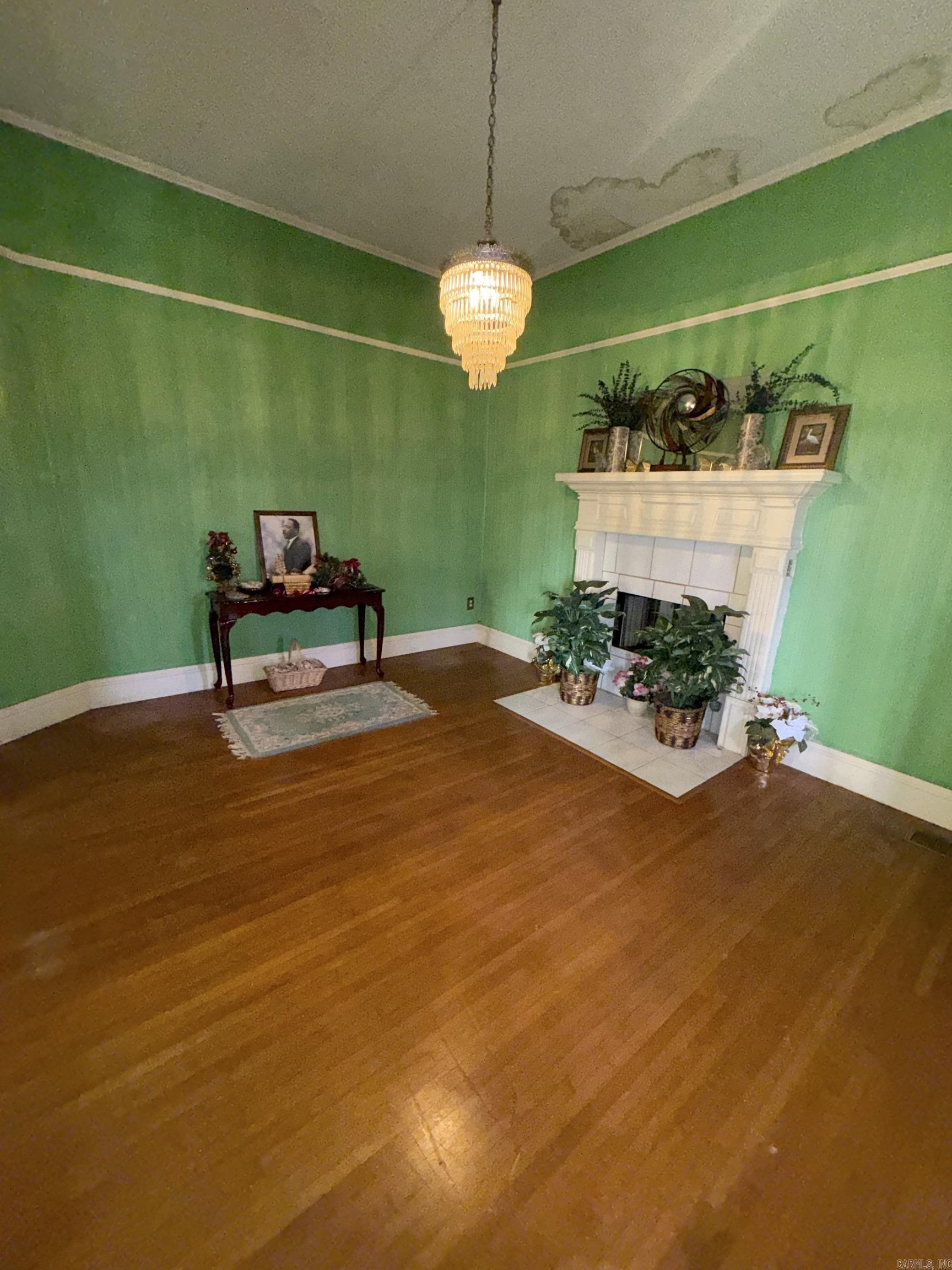 904 S Oak Property Photo 11