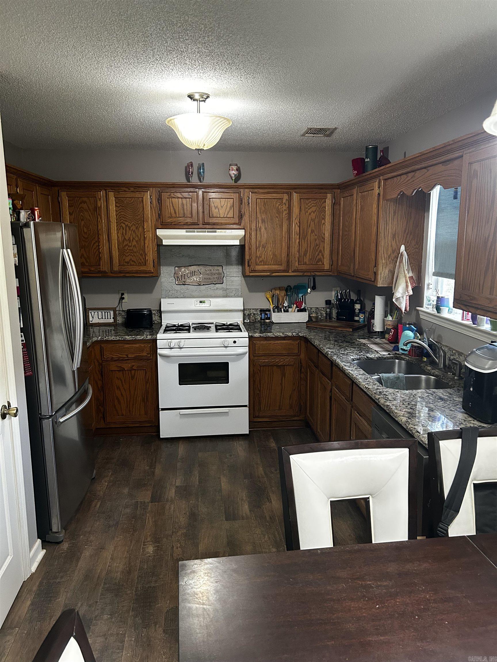 913 Amy Circle Property Photo 2