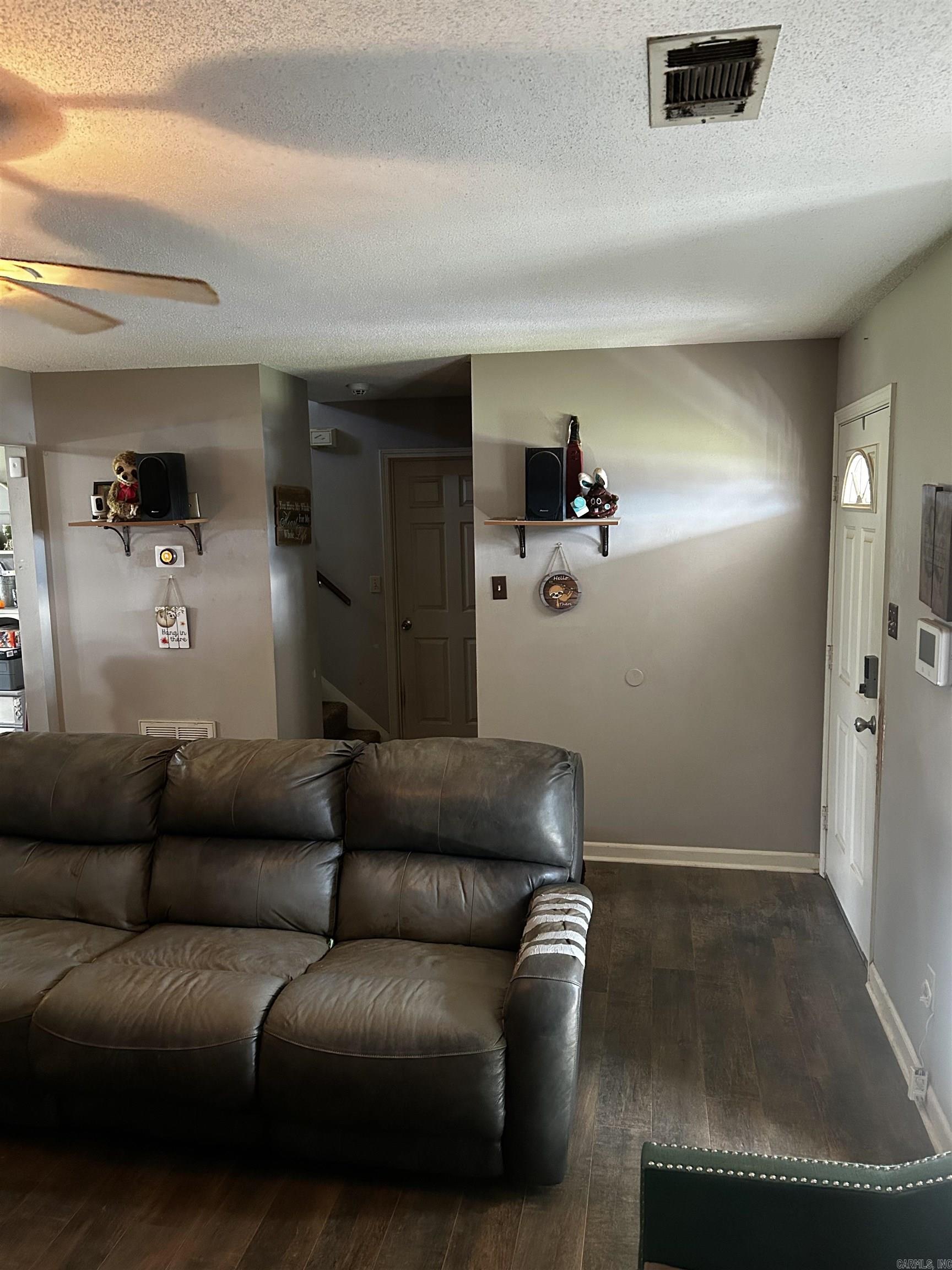 913 Amy Circle Property Photo 4