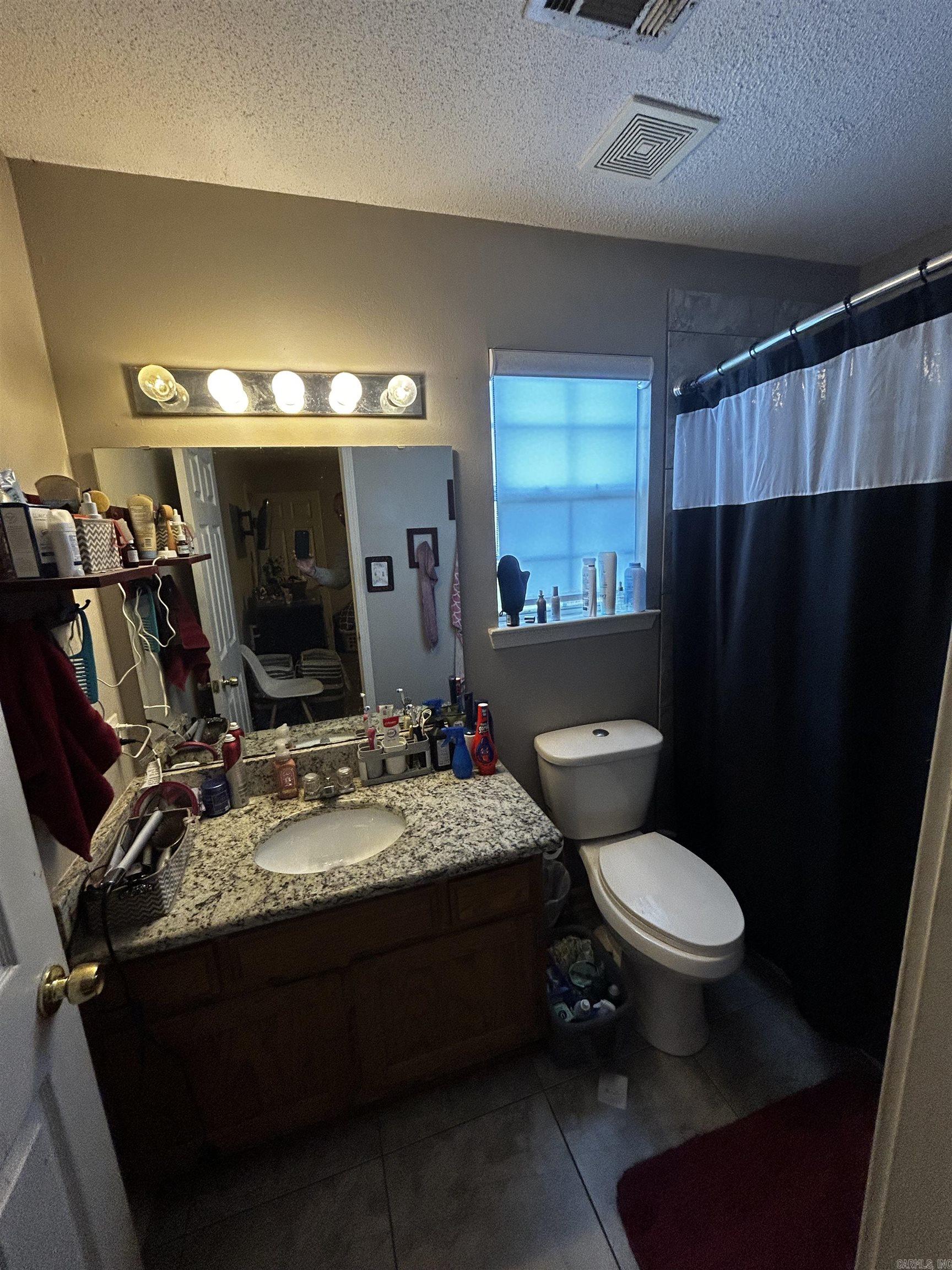 913 Amy Circle Property Photo 6