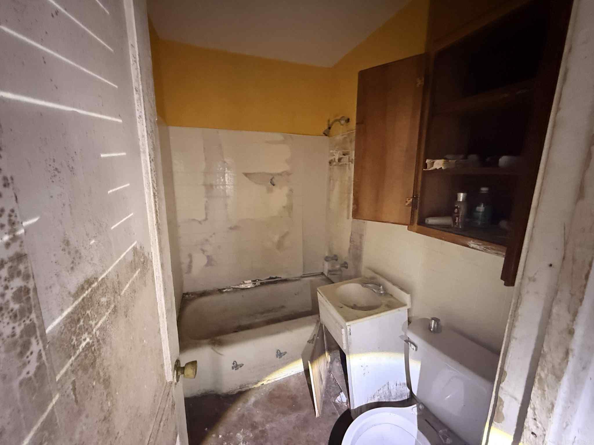 1604 W 30th Avenue Property Photo 9