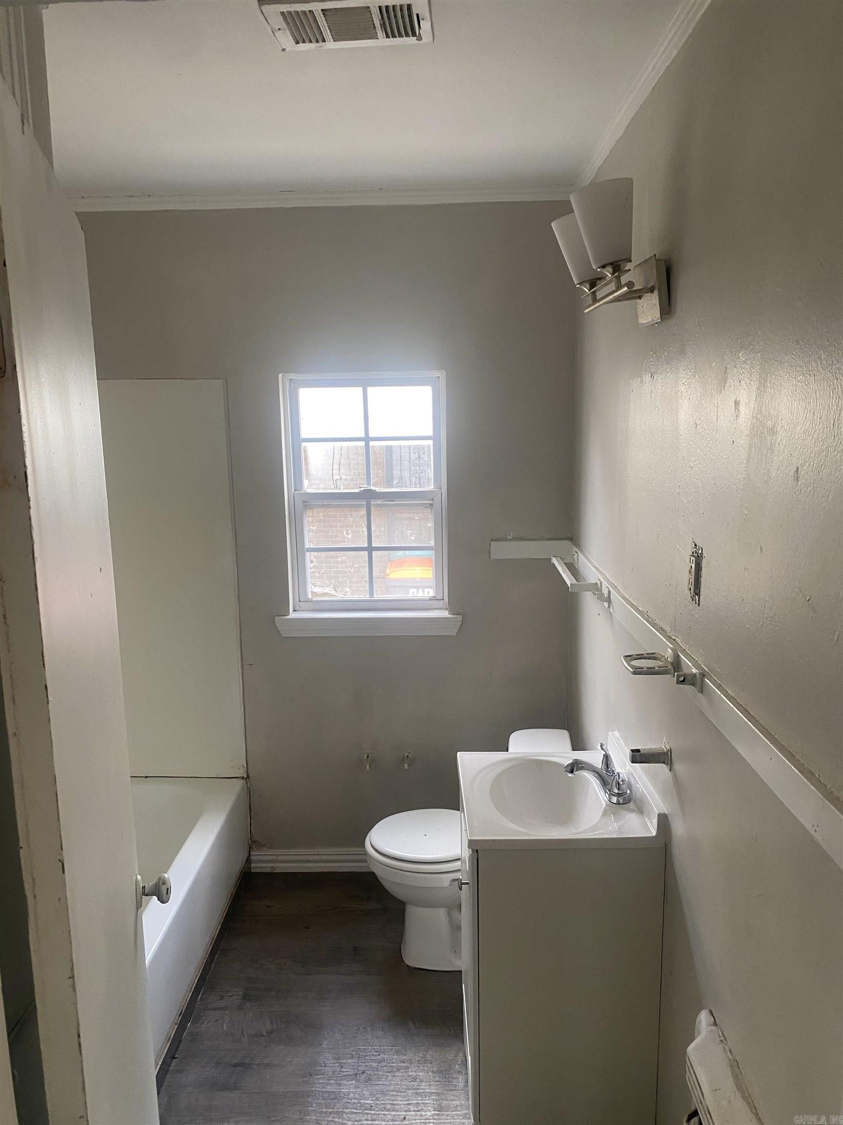 304 W 27th Avenue Property Photo 8