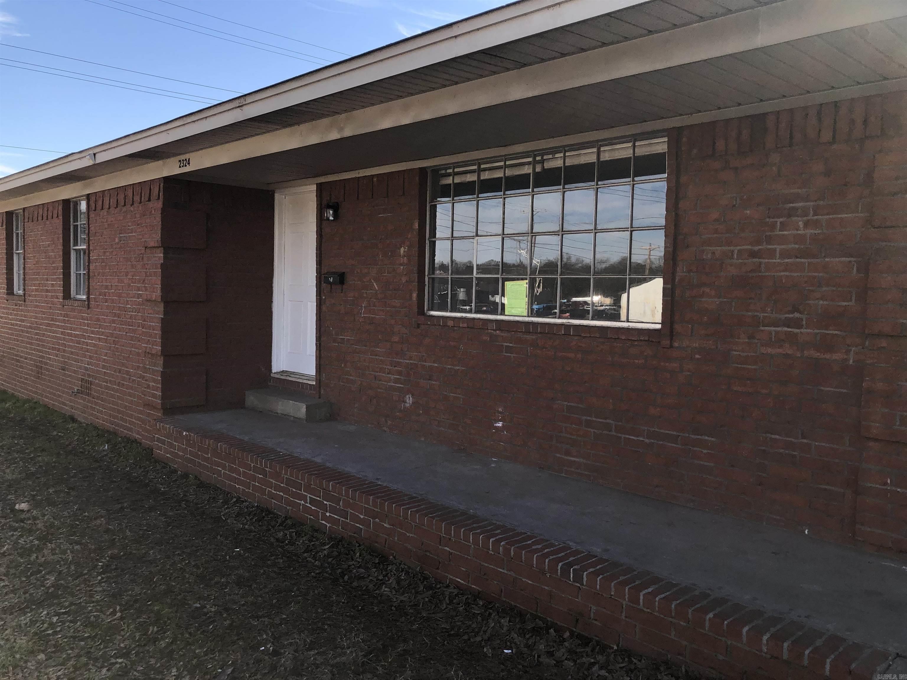 2324 Moss Street Property Photo 1