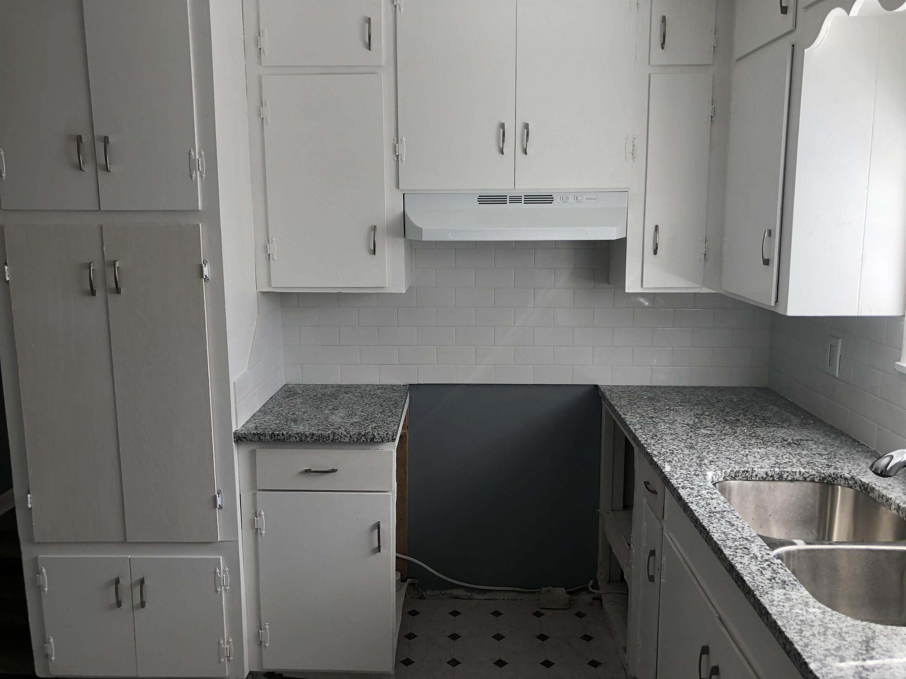2324 Moss Street Property Photo 6
