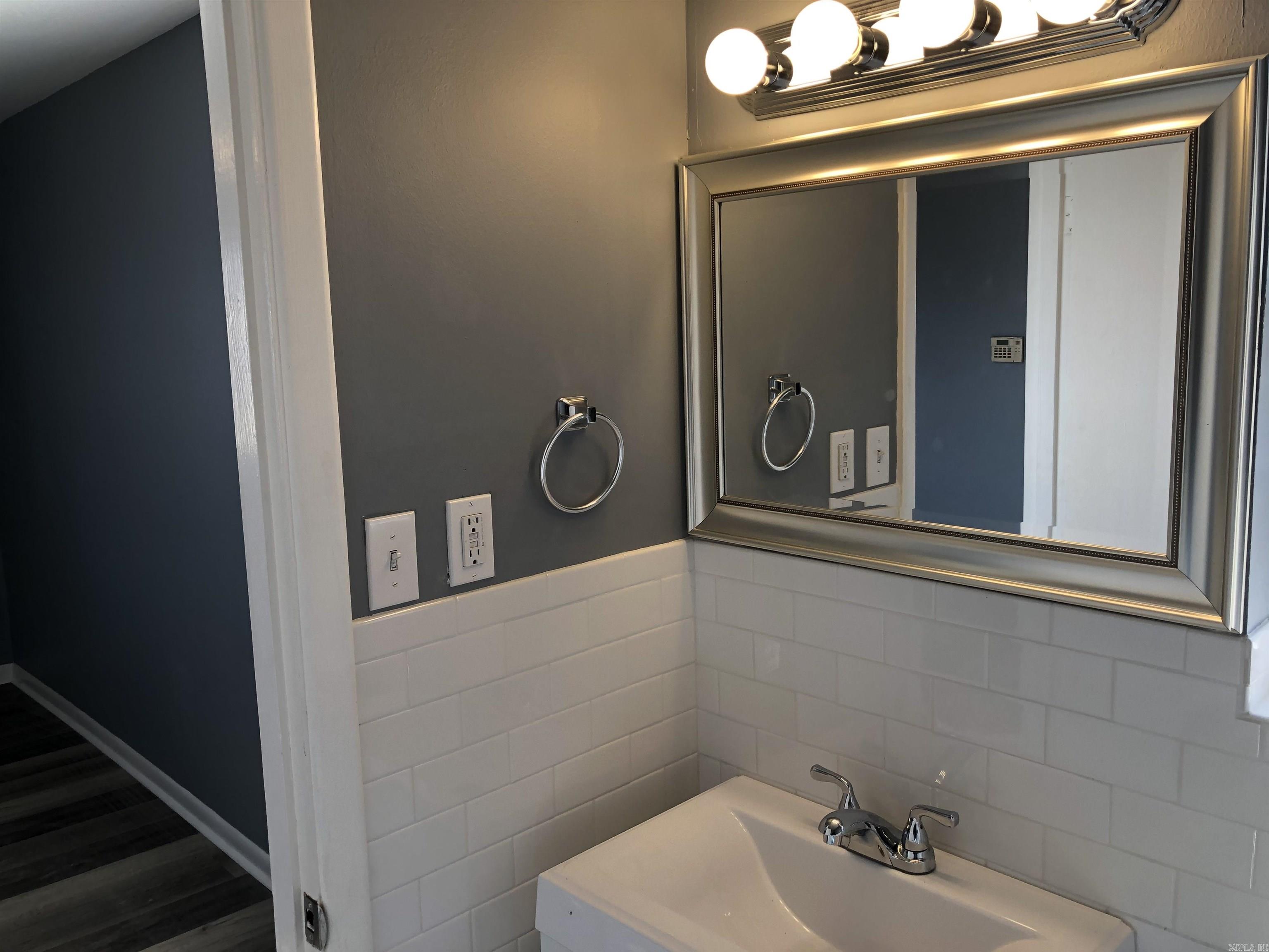 2324 Moss Street Property Photo 9