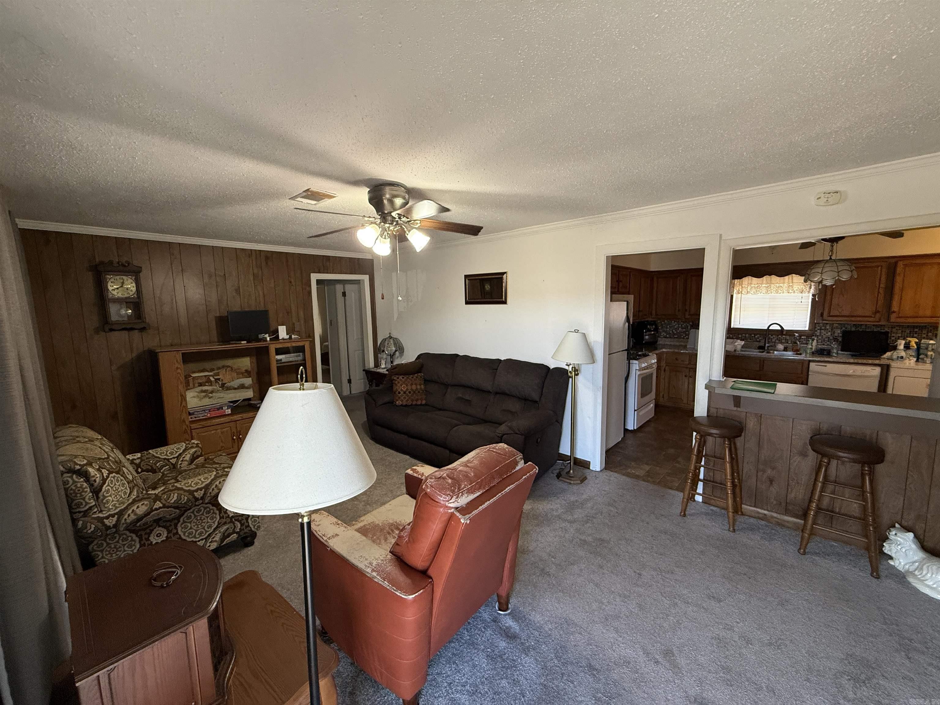 108 Laurel Street Property Photo 3