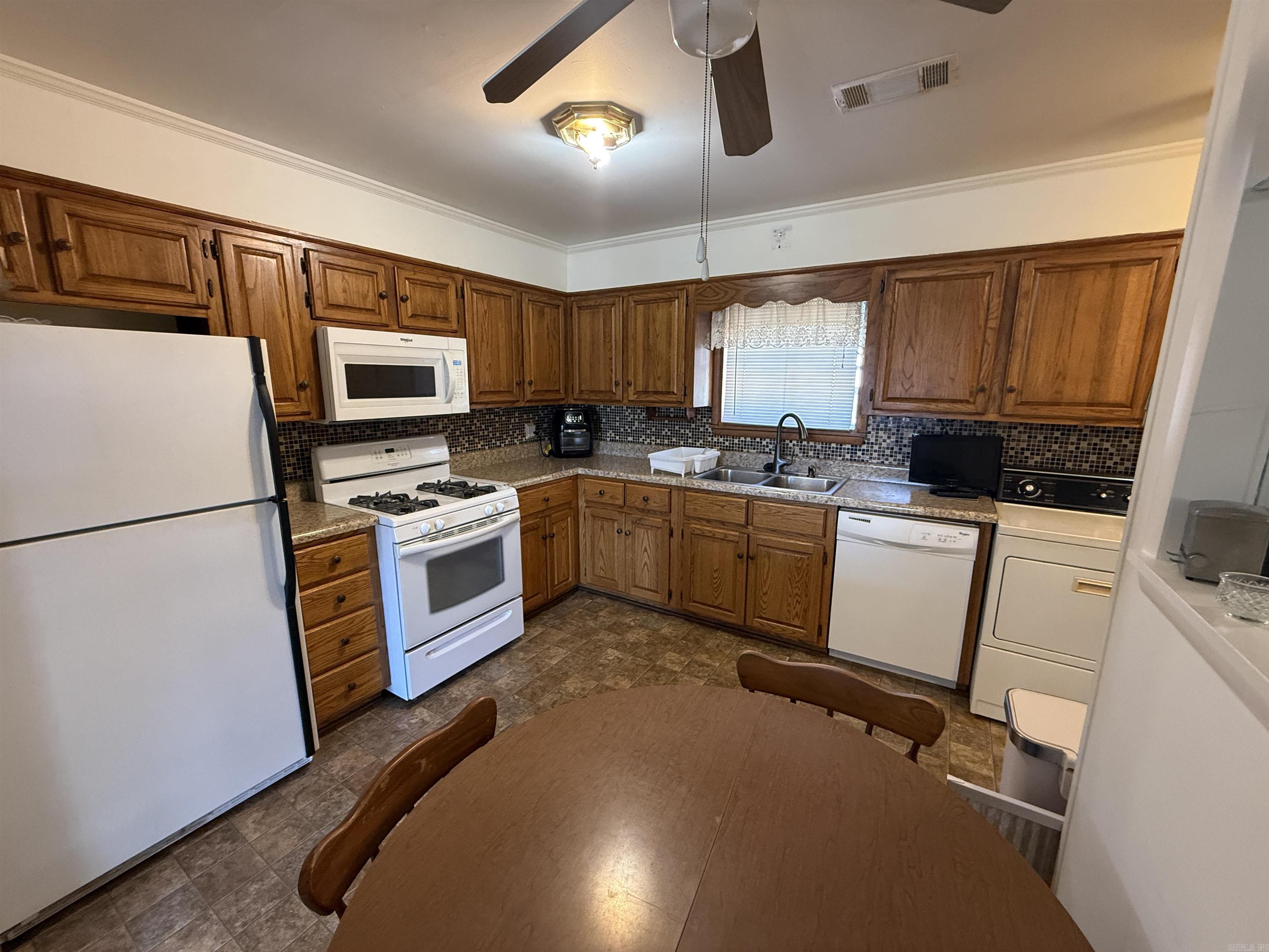 108 Laurel Street Property Photo 5