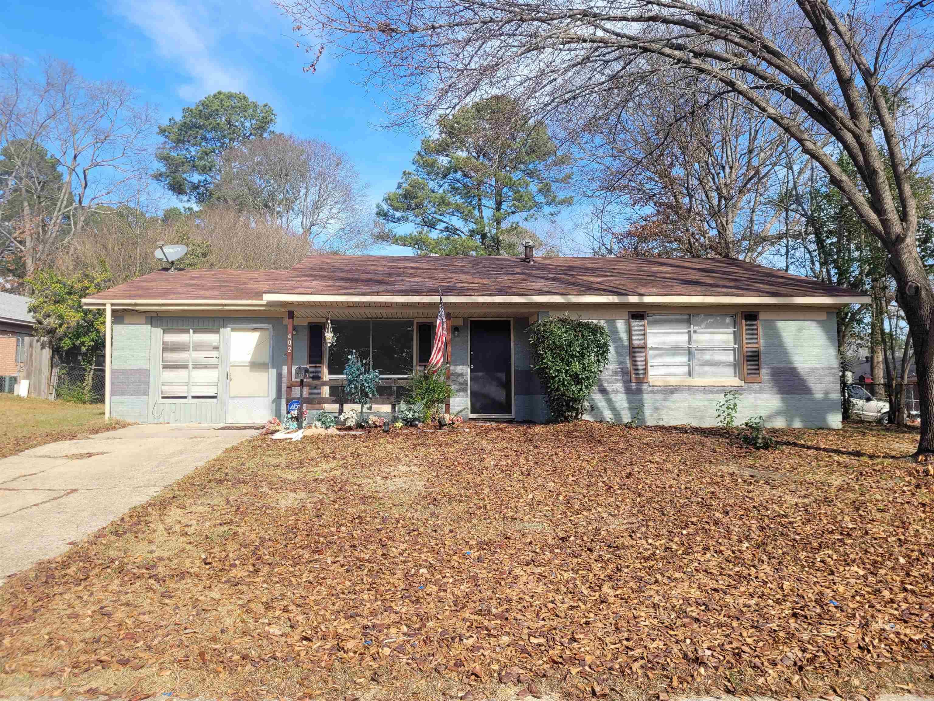 402 Robin Road Property Photo 1