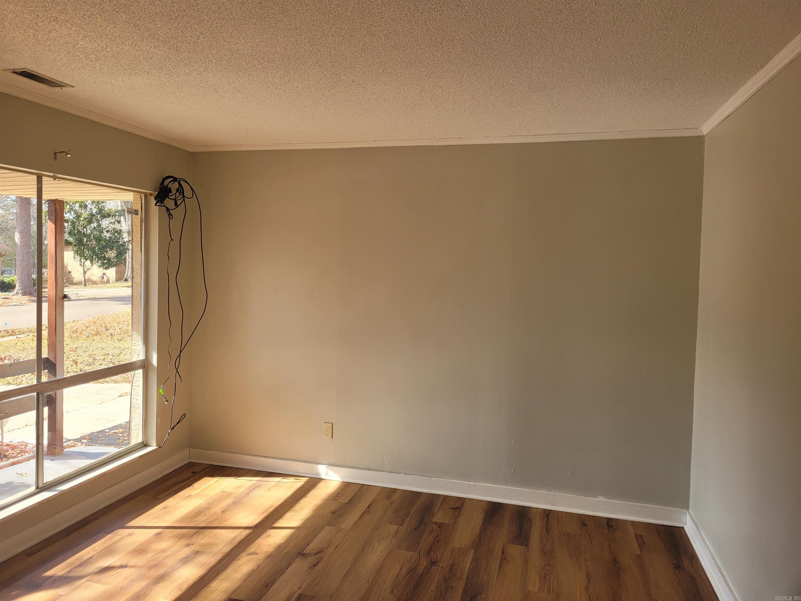 402 Robin Road Property Photo 2