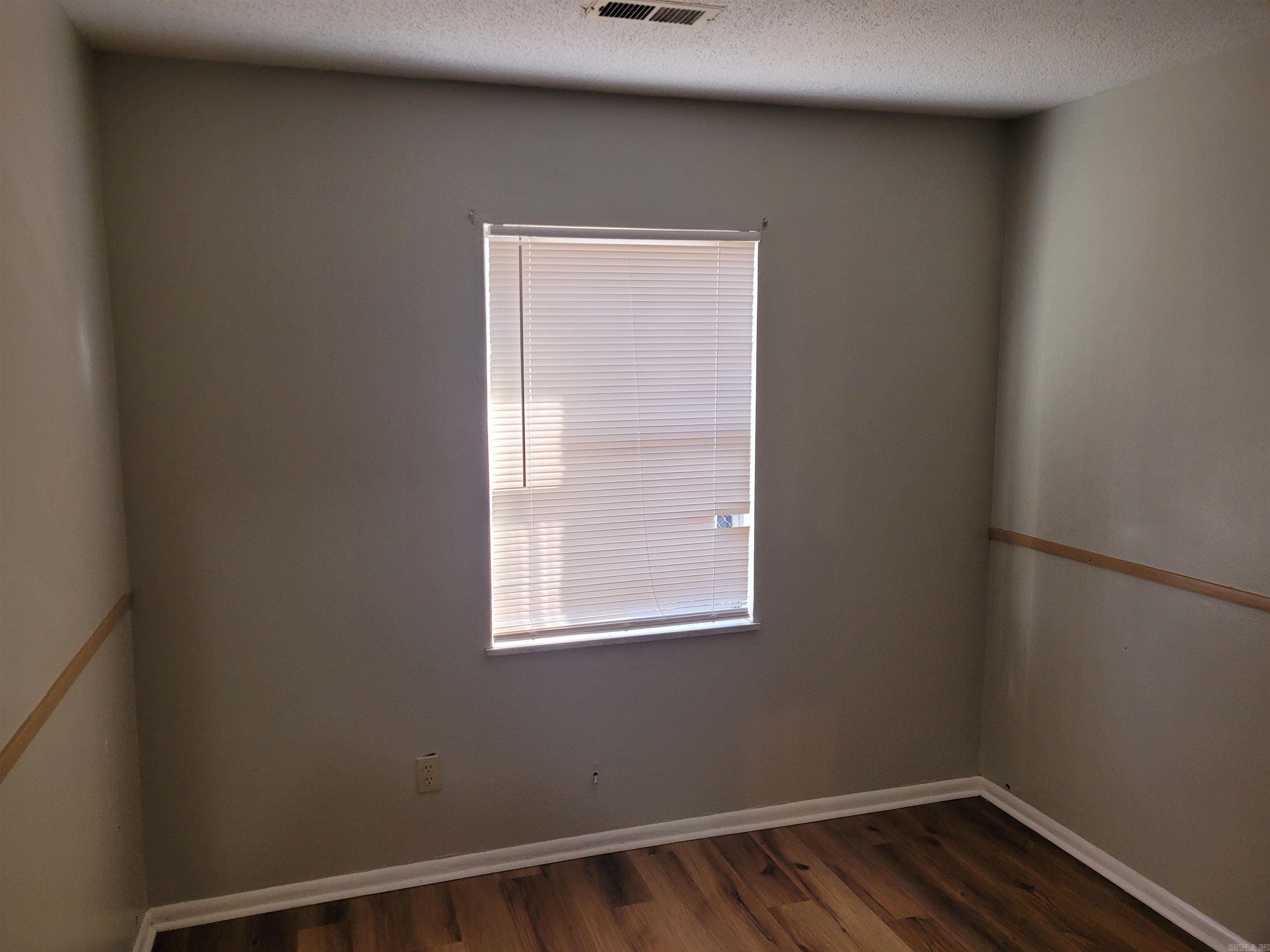 402 Robin Road Property Photo 8