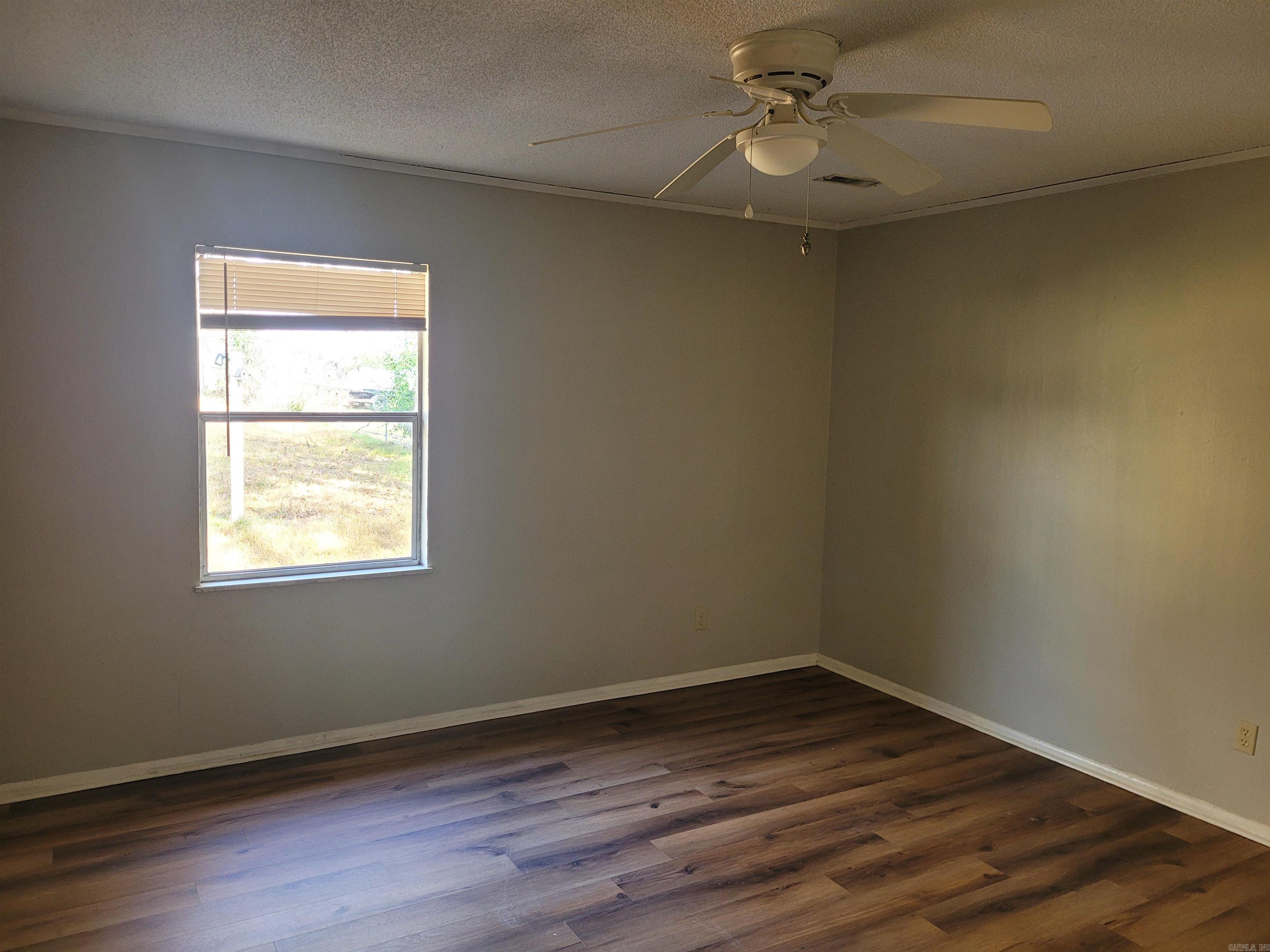 402 Robin Road Property Photo 9